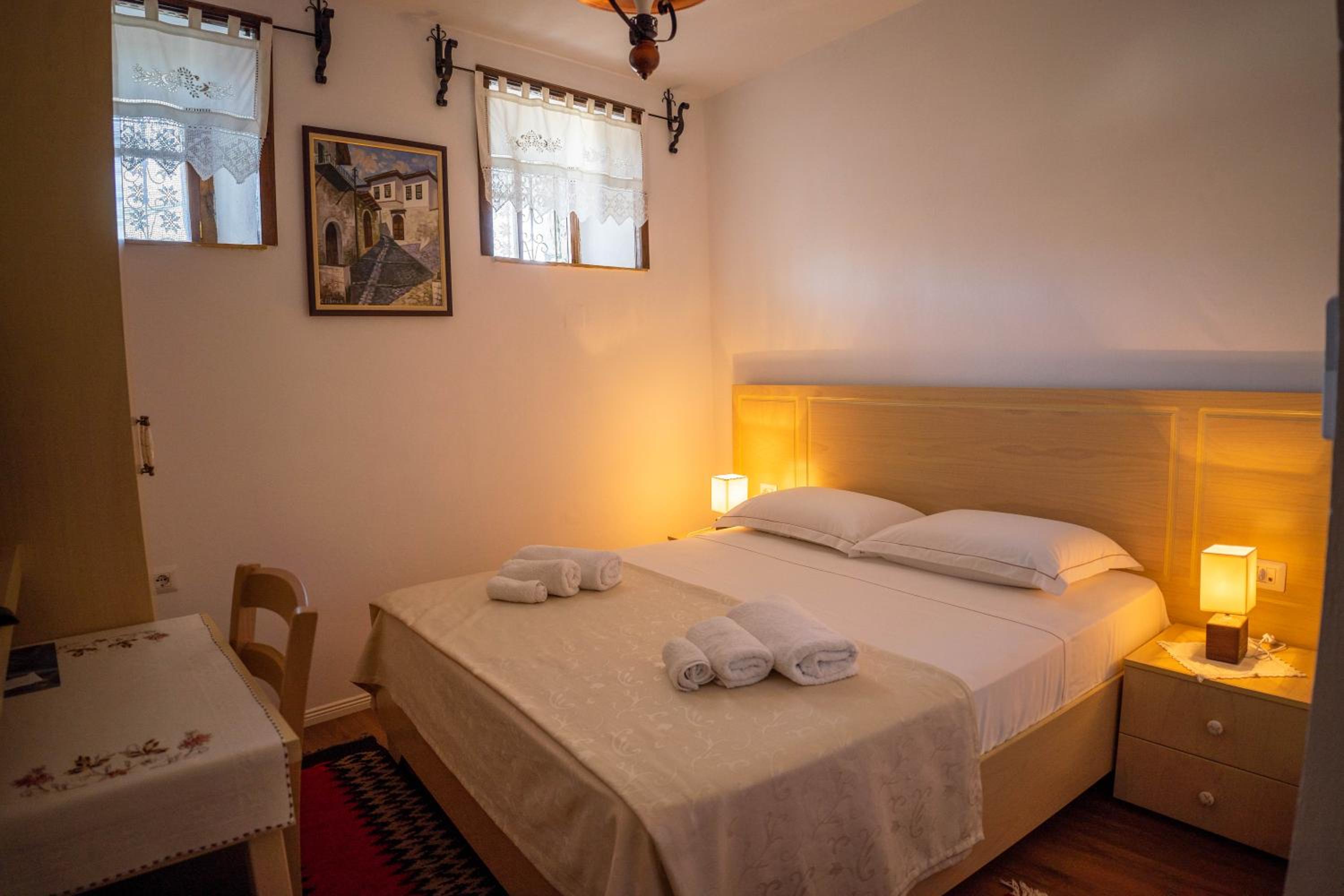 Double Room with Private Bathroom photo 2