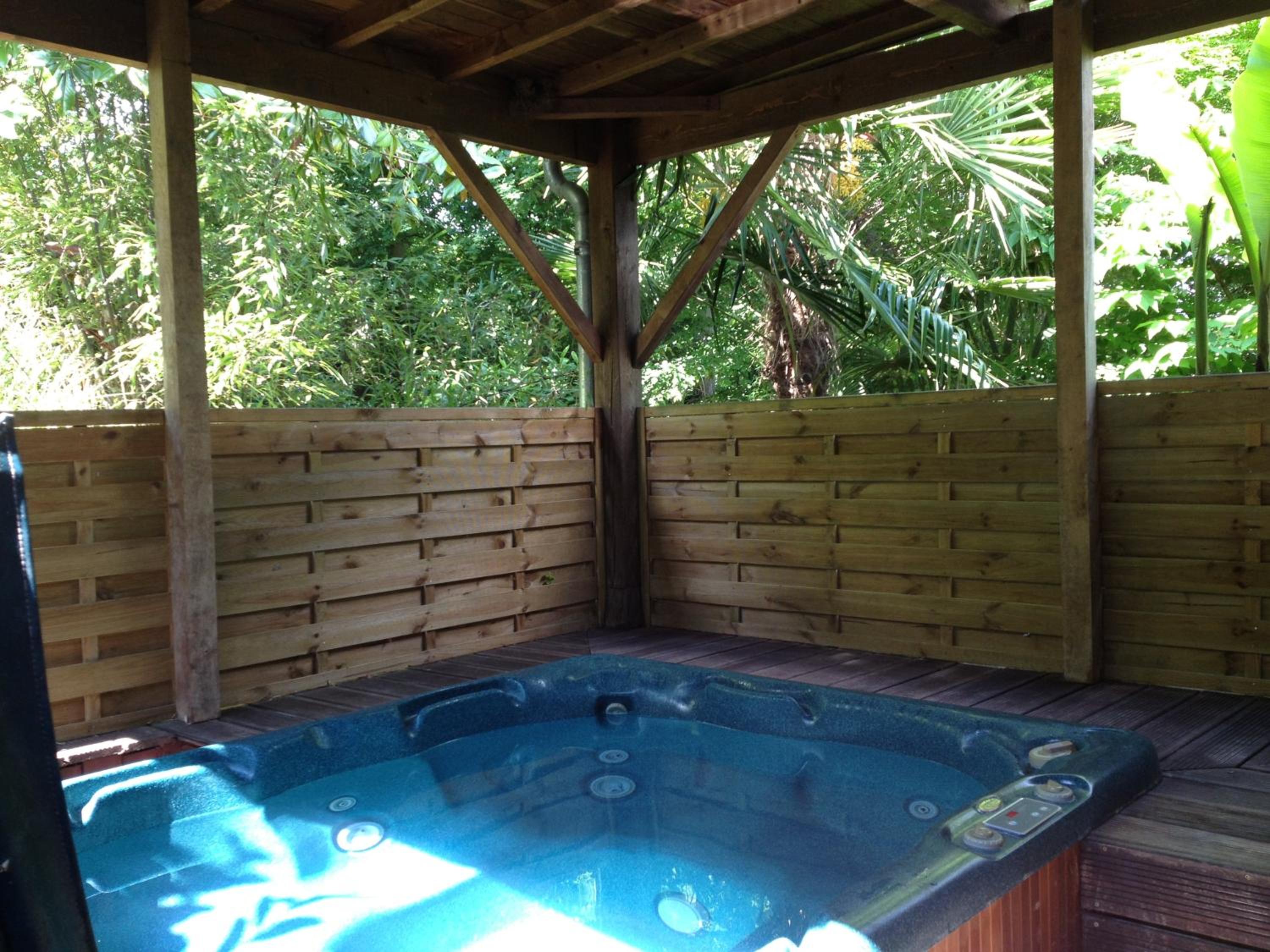 Cottage with private jacuzzi - Independant Building photo 3