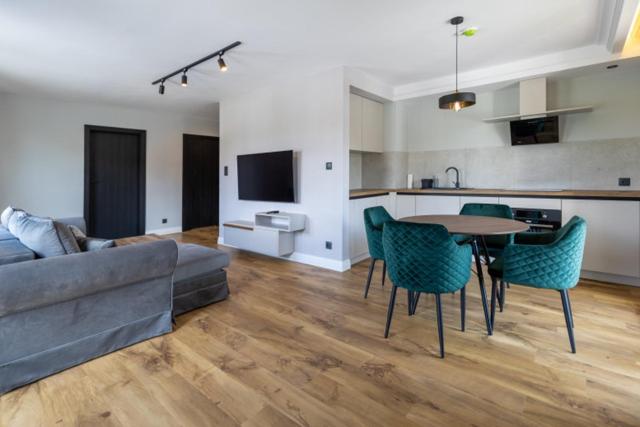 Apartment with Balcony - Photo 2