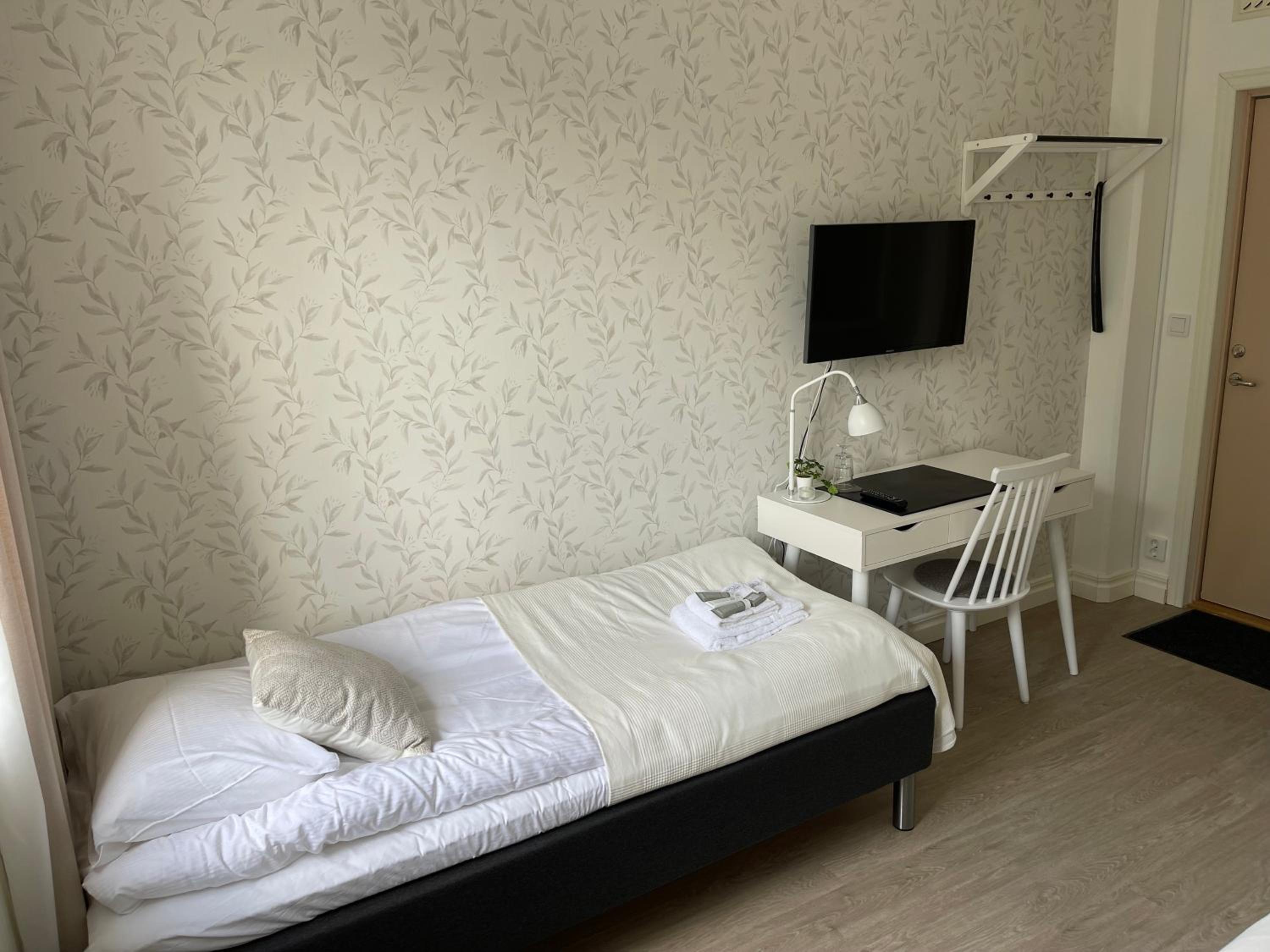 Twin Room - Photo 2