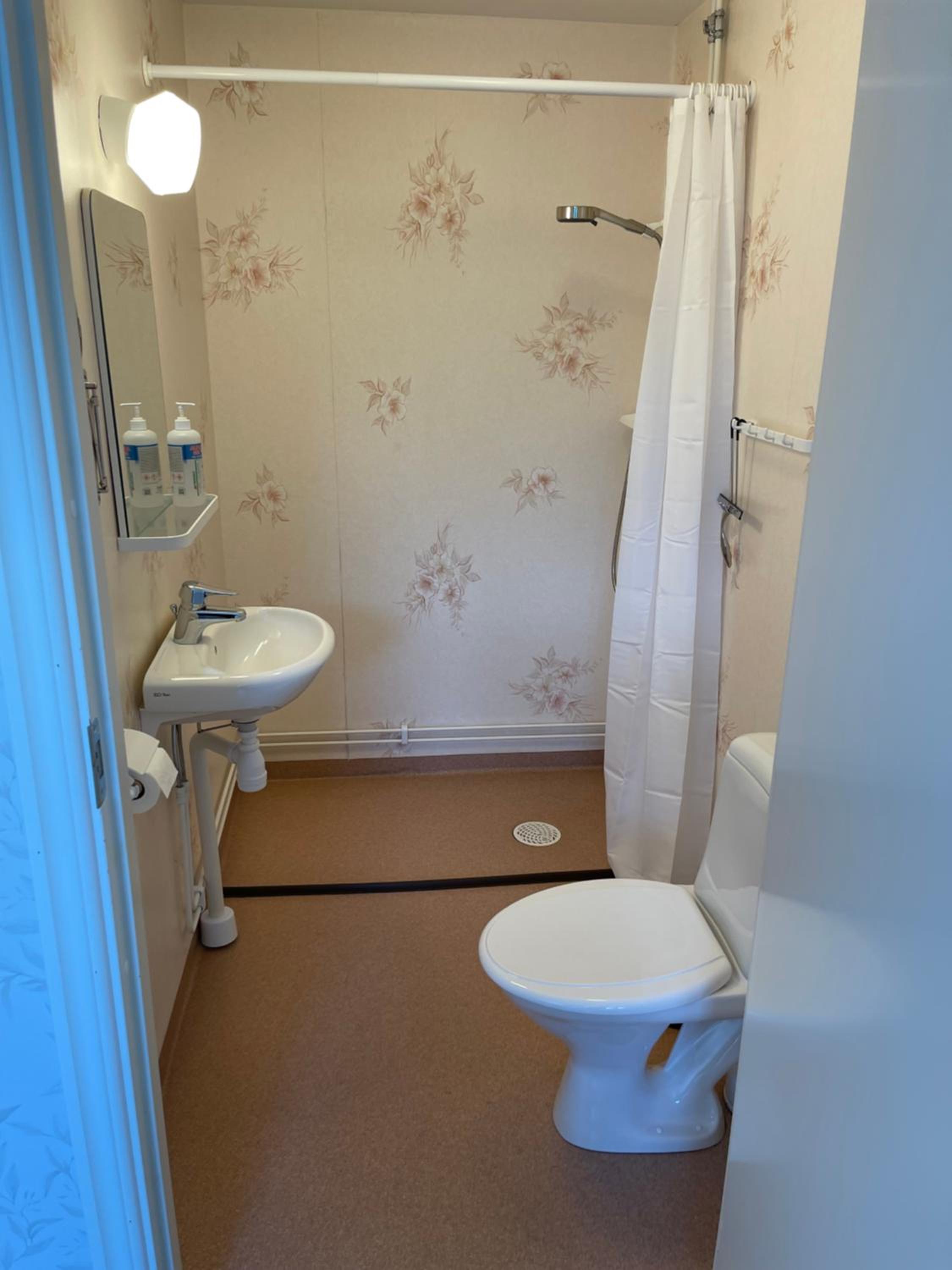 Twin Room - Photo 4