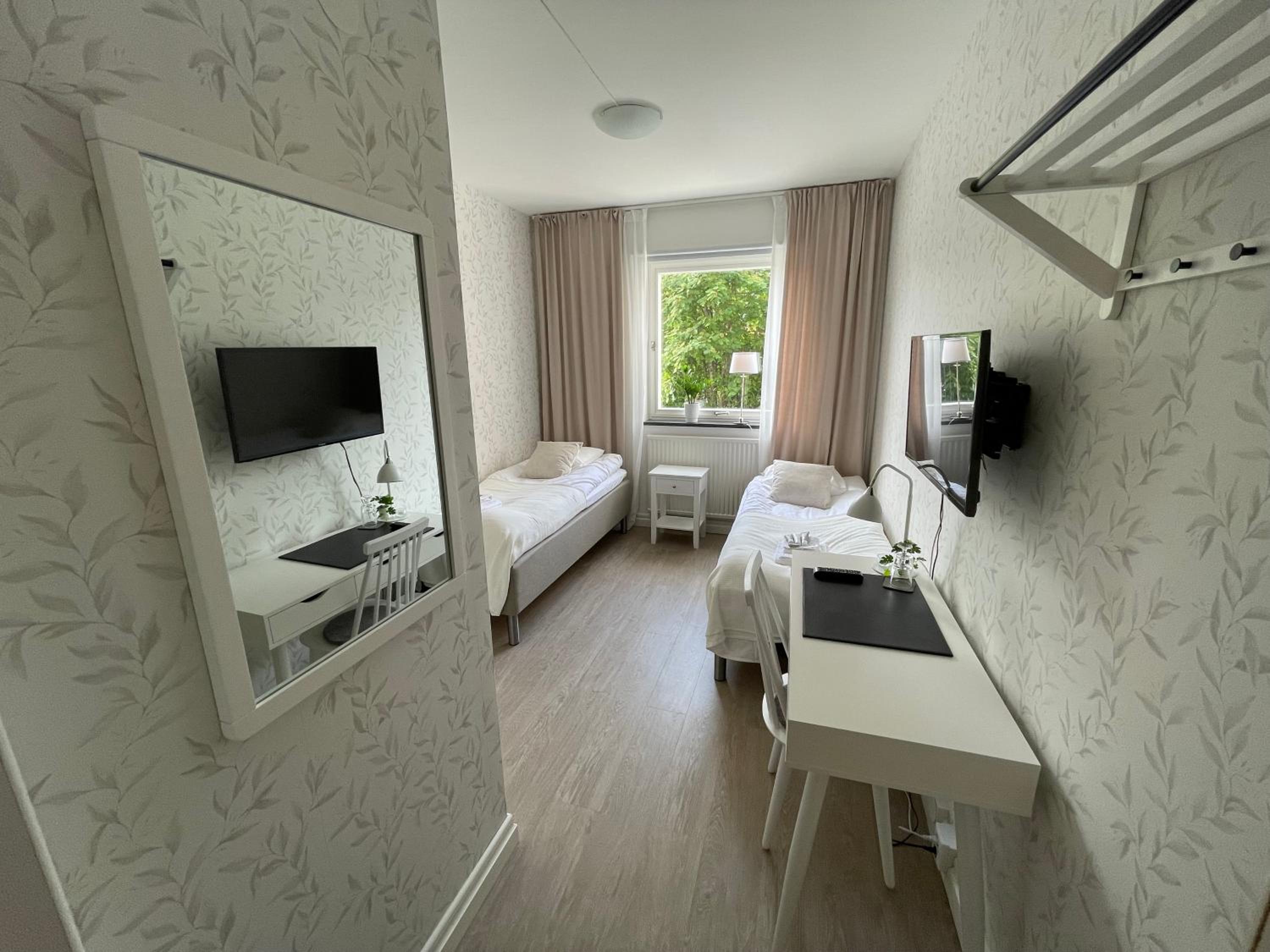 Twin Room - Photo 1