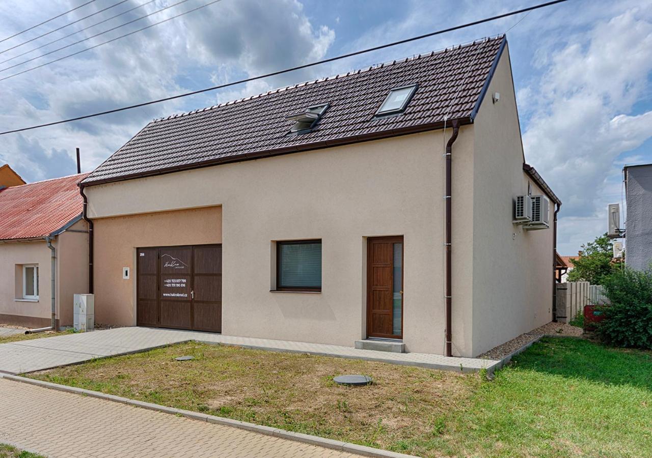 Five-Bedroom House photo 3