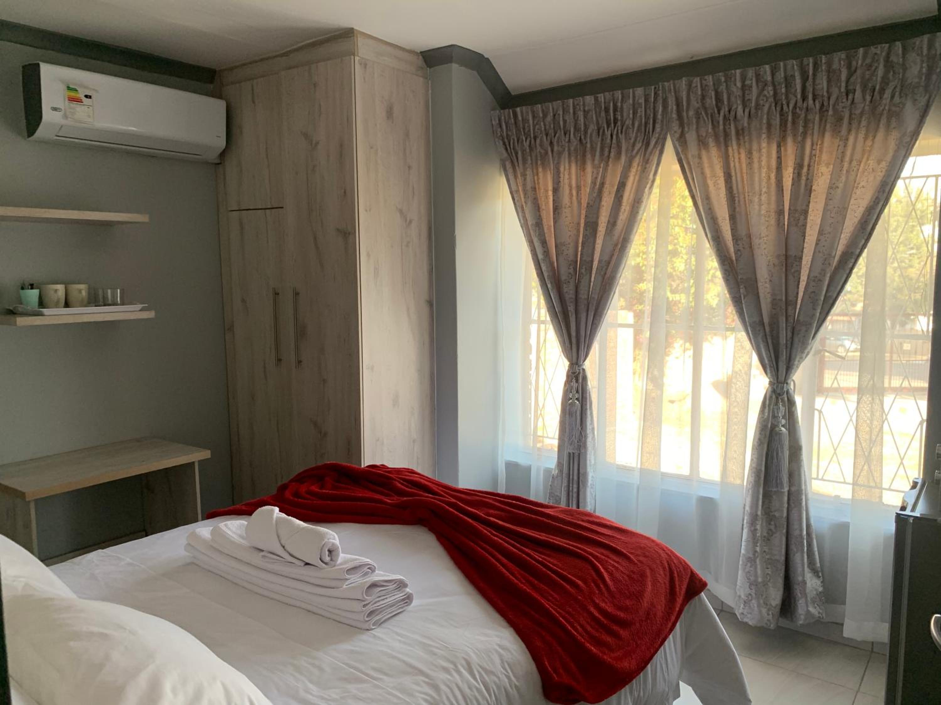 Double Room - Photo 4