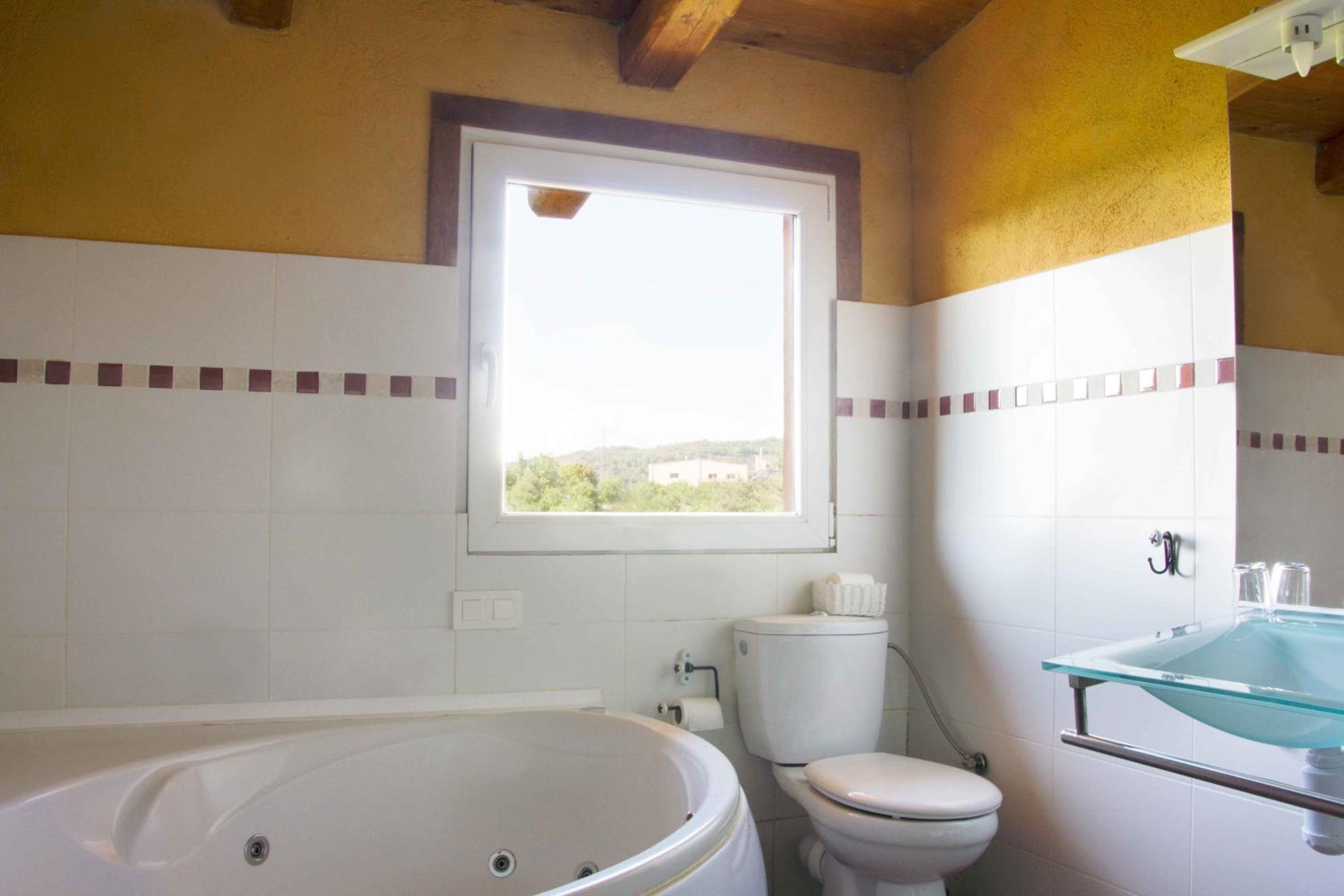 Double Room with Spa Bath photo 2