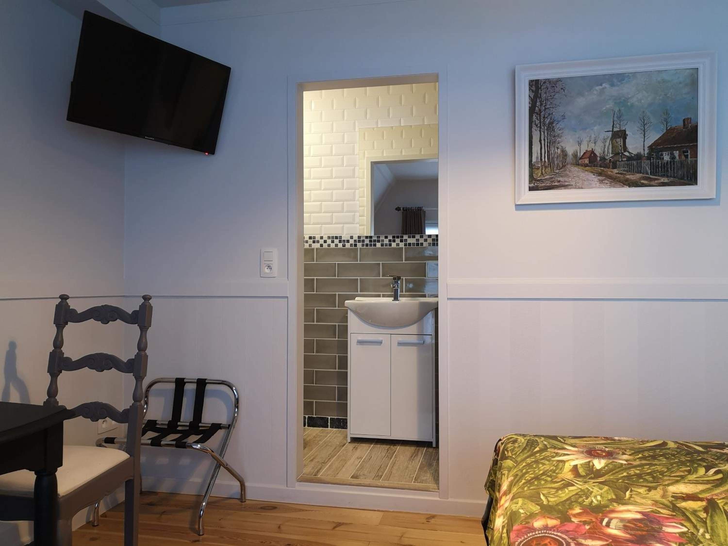 Deluxe Double Room with Shower photo 2