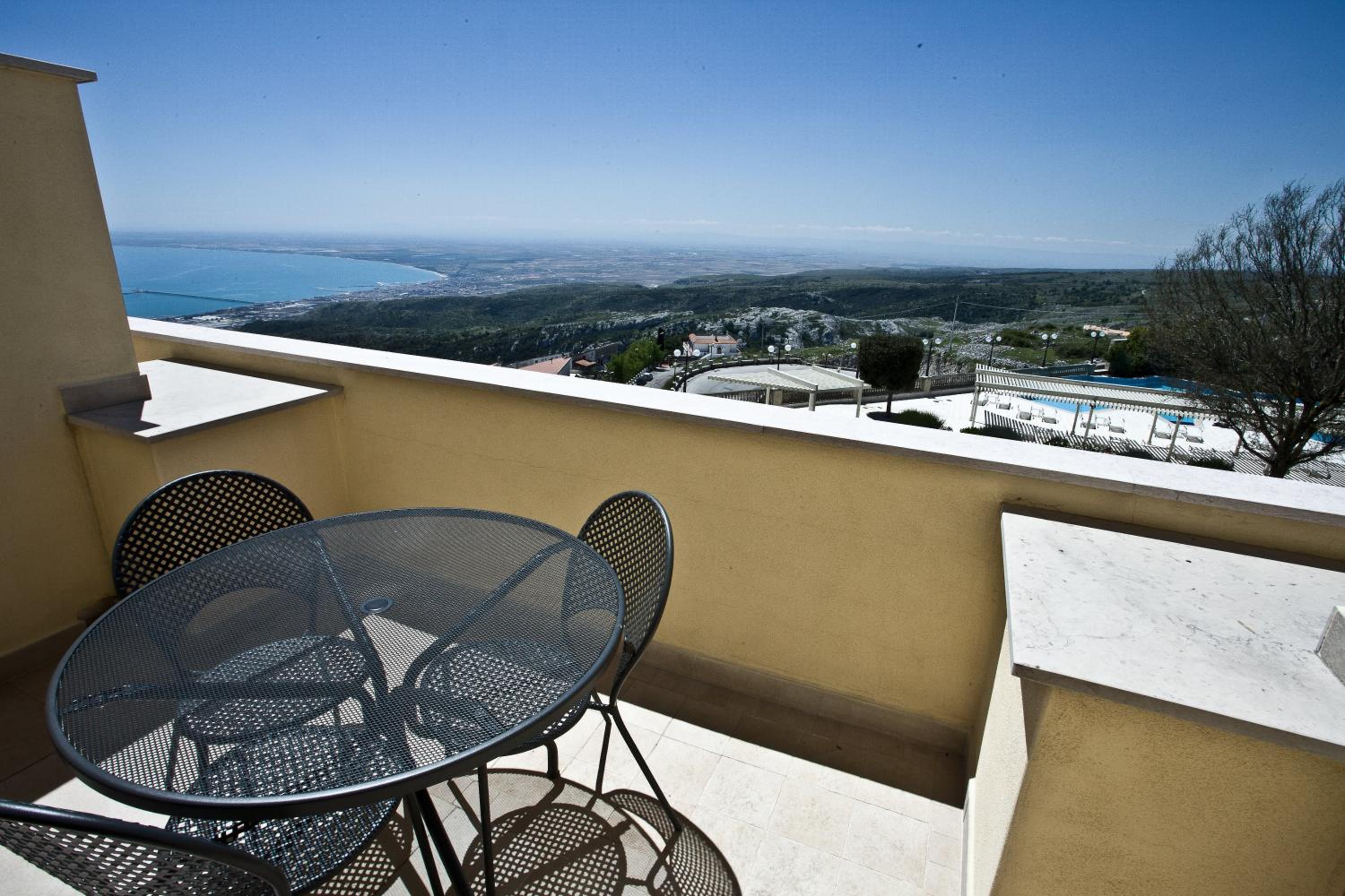 Suite (2 Adults) - Photo 3