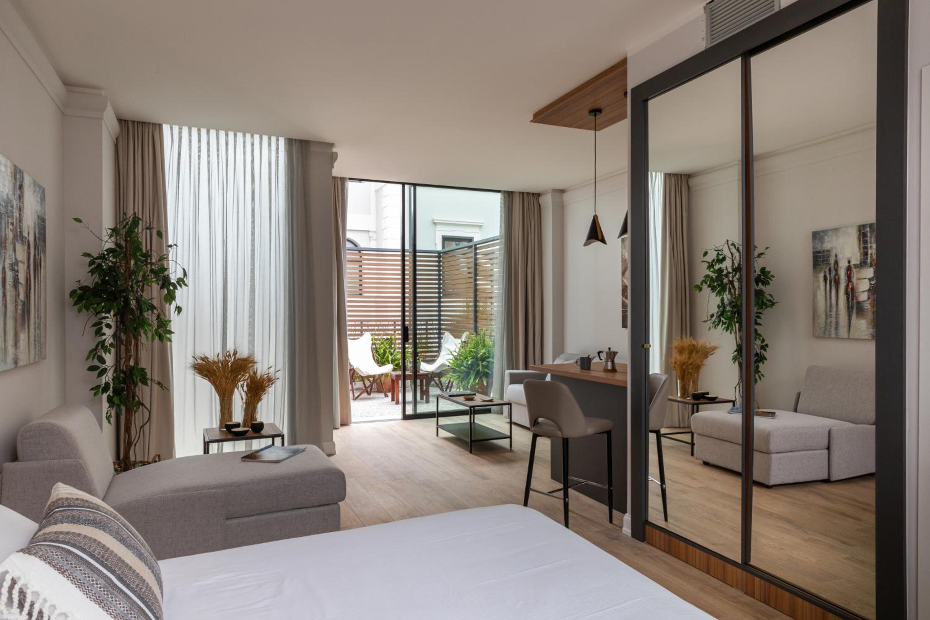 Deluxe Apartment with Balcony photo 1