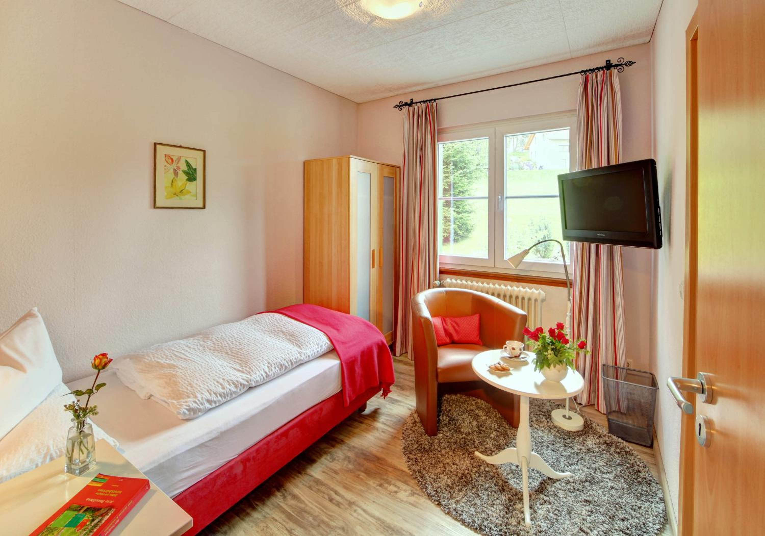 Two-Bedroom Apartment with Balcony photo 2
