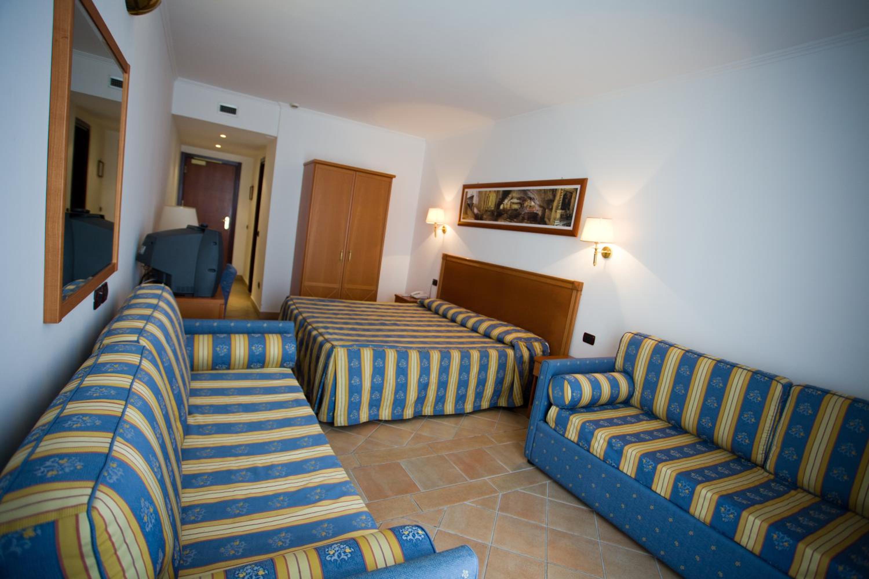 Family Junior Suite - Photo 1