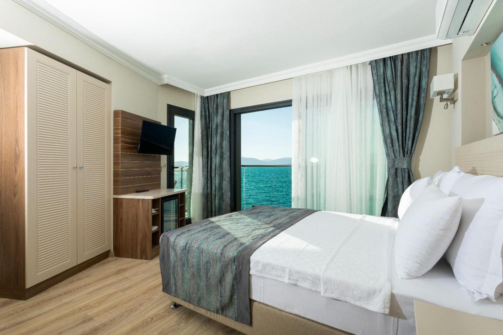 Deluxe Double Room with Sea View - Photo 1