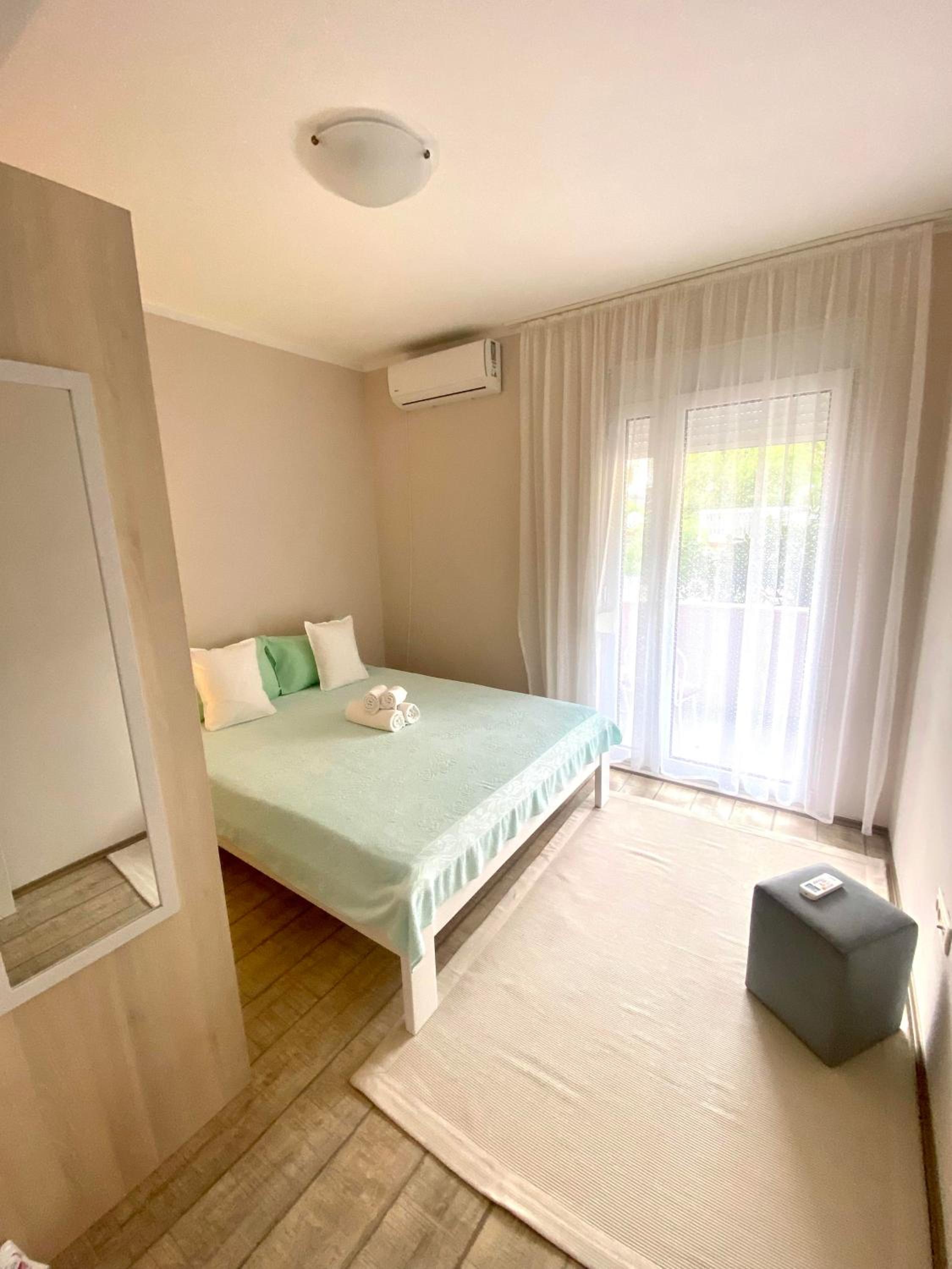 Double Room with Private External Bathroom photo 3