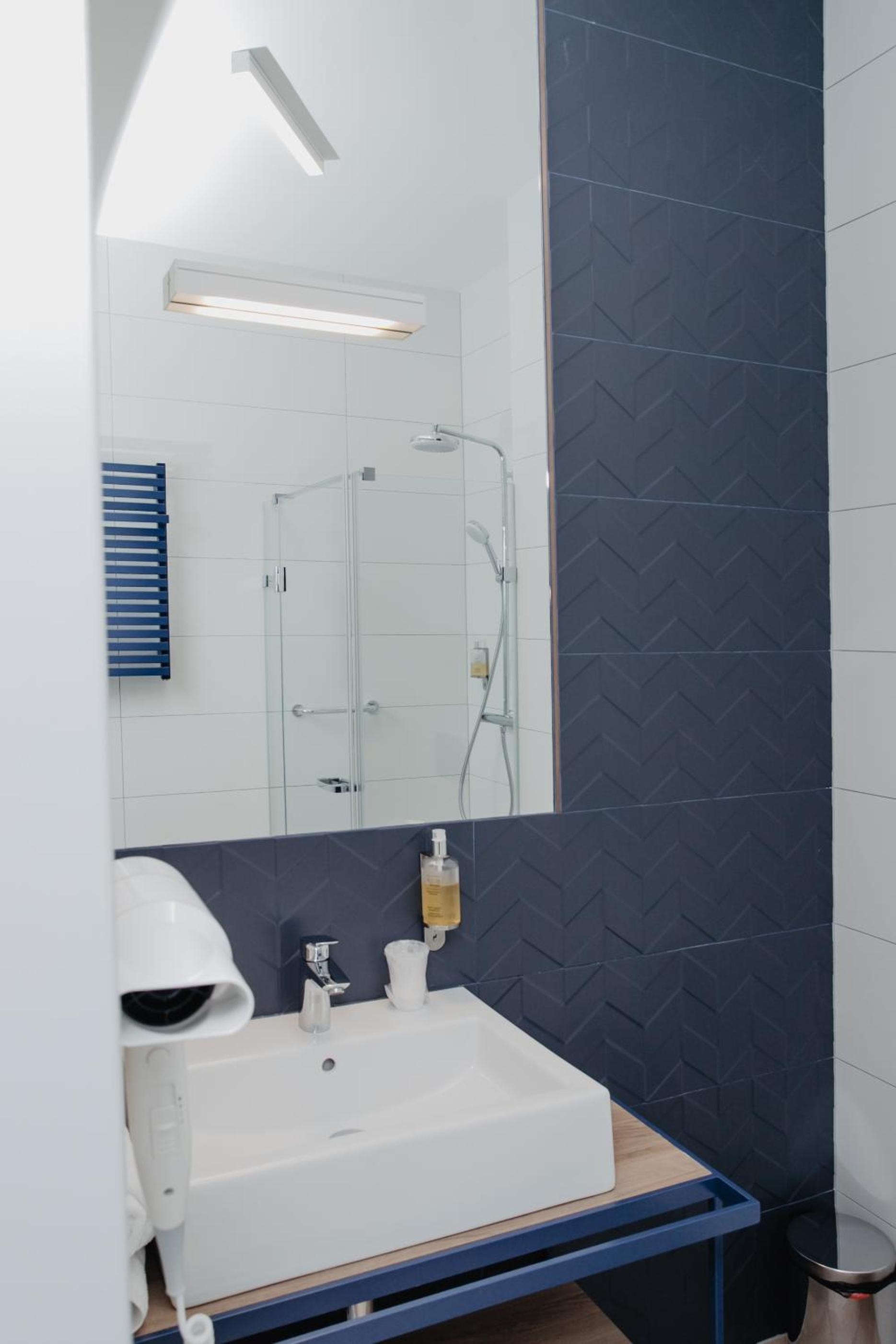 Double Room - Photo 10