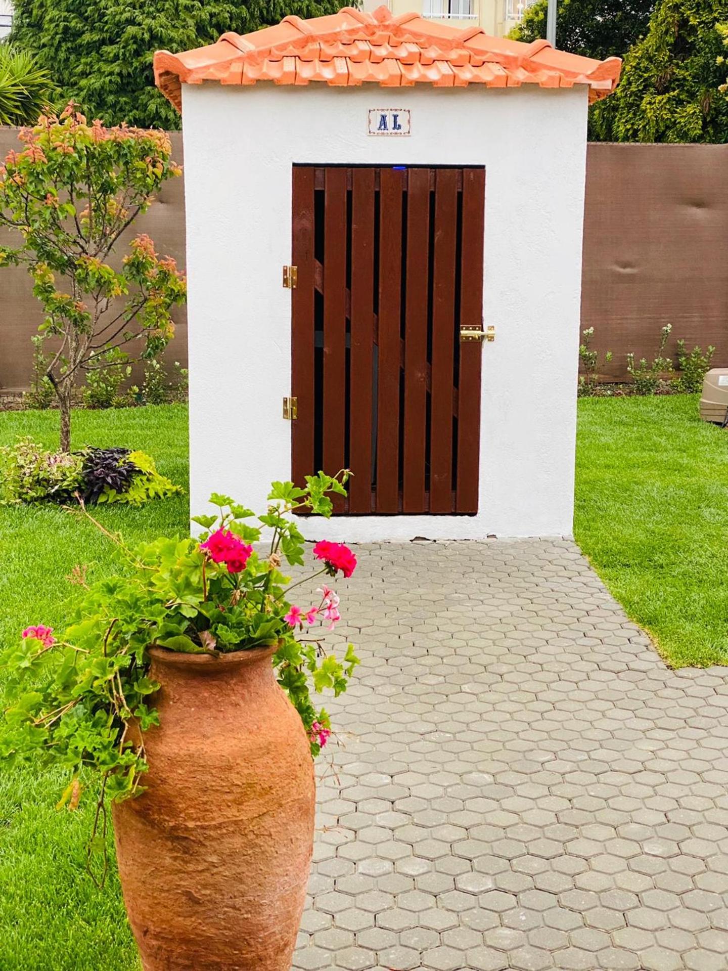 Two-Bedroom House - Photo 18