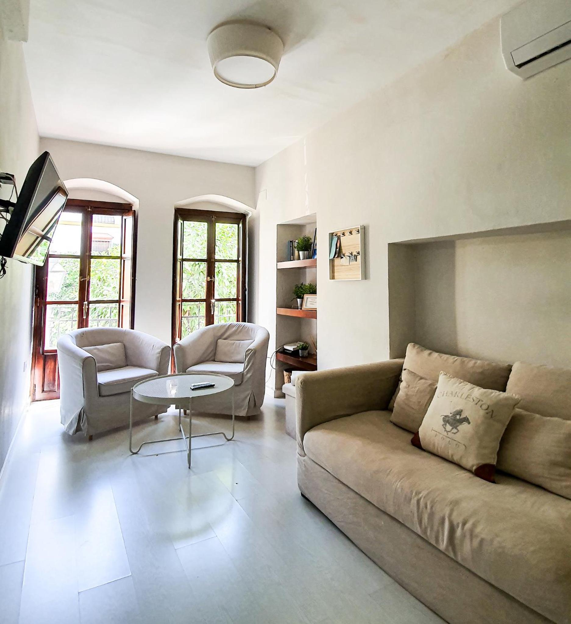Apartment with Terrace - Photo 7