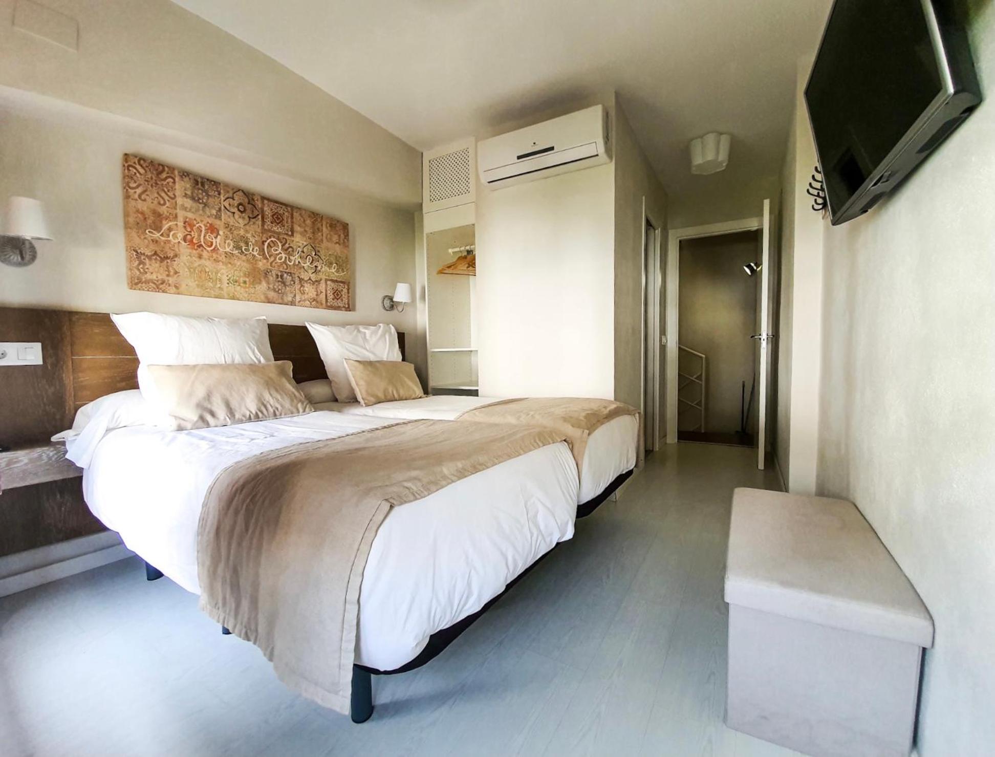Apartment with Terrace - Photo 4