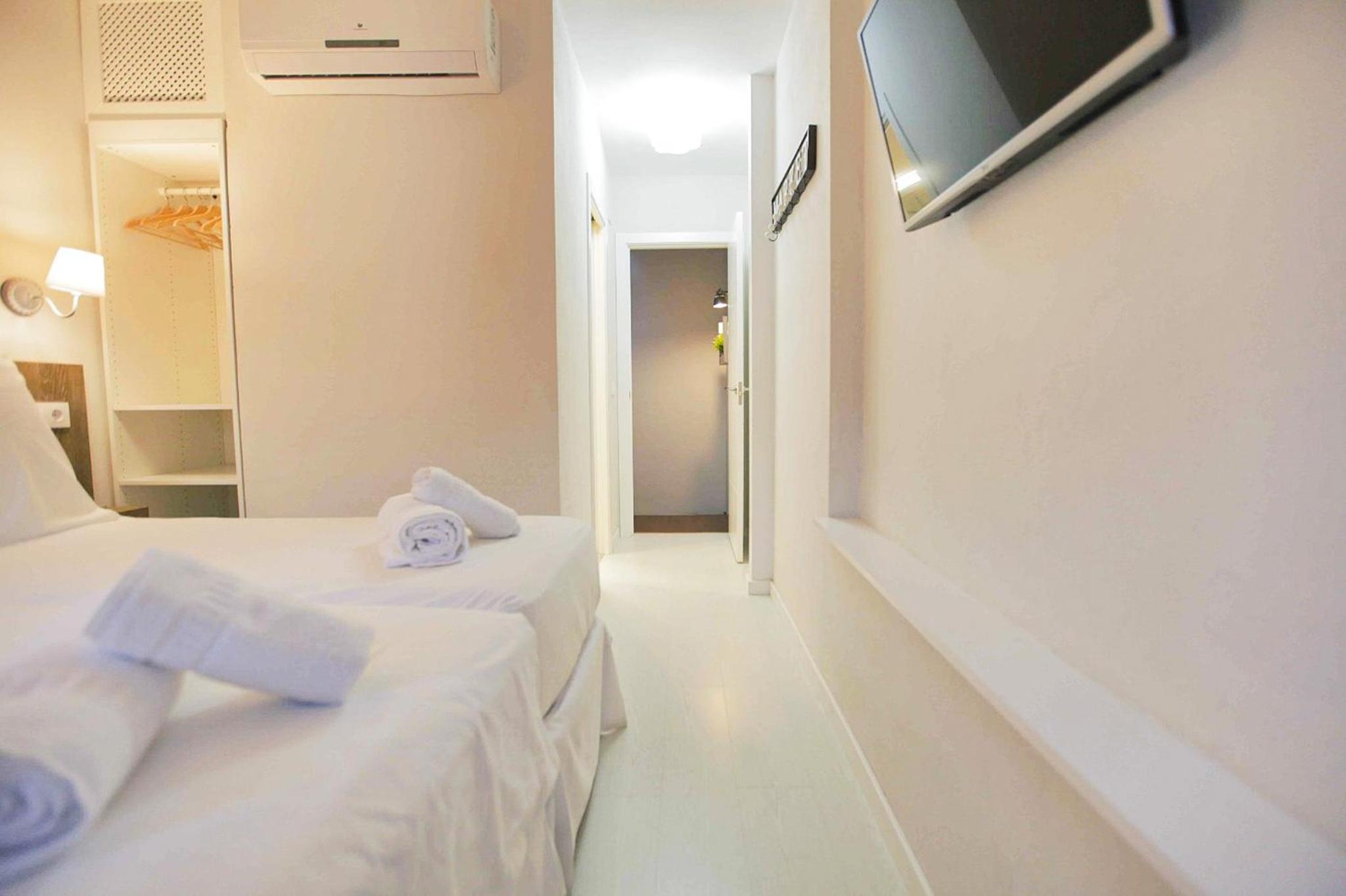 Apartment with Terrace - Photo 19