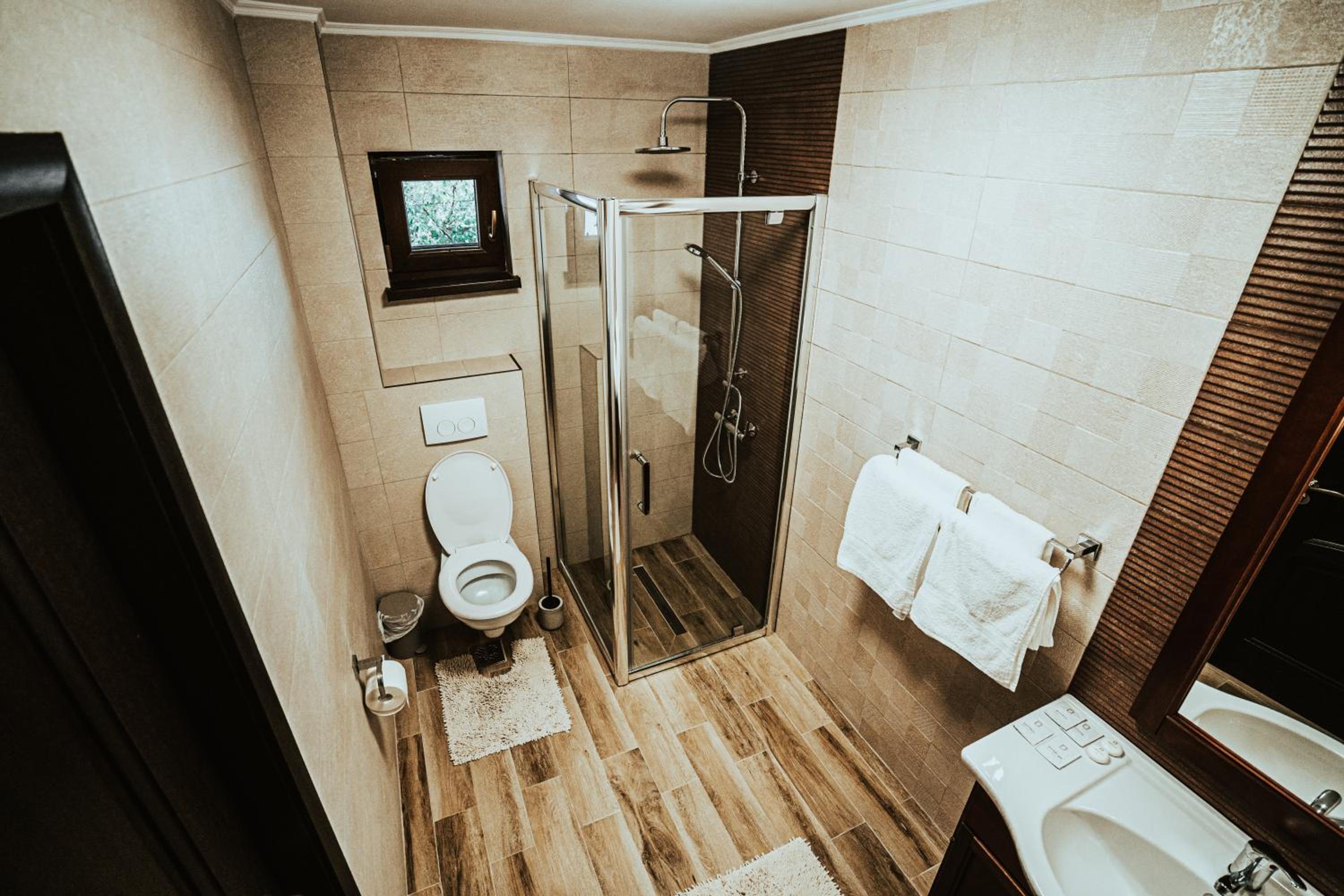 Deluxe Double Room with Balcony - Photo 3