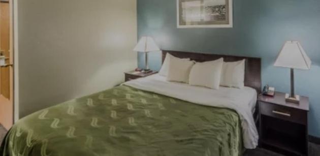 Double Room With Roll-In Shower - Accessible/Non-Smoking photo 1