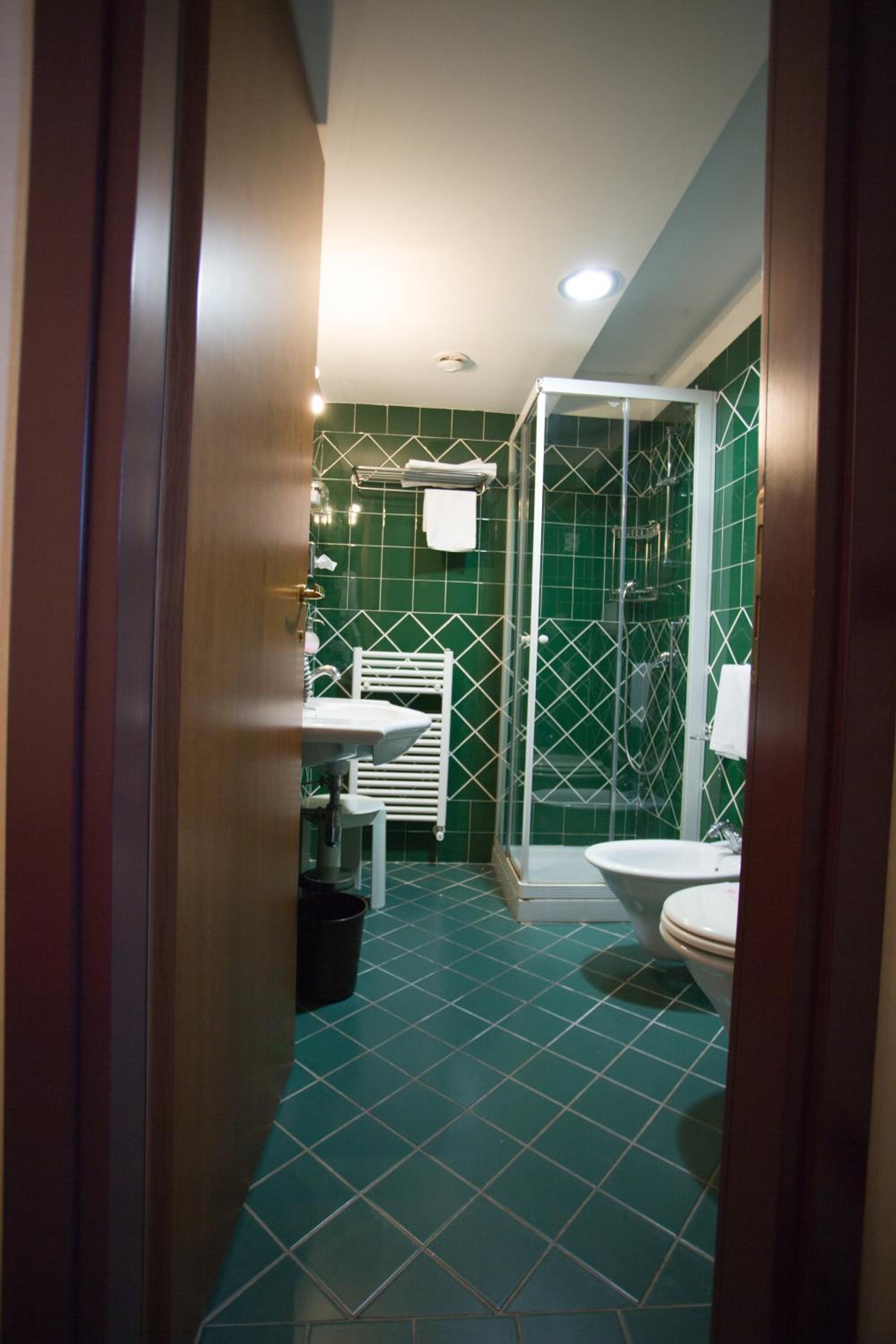 Standard Double or Twin Room - Photo 2