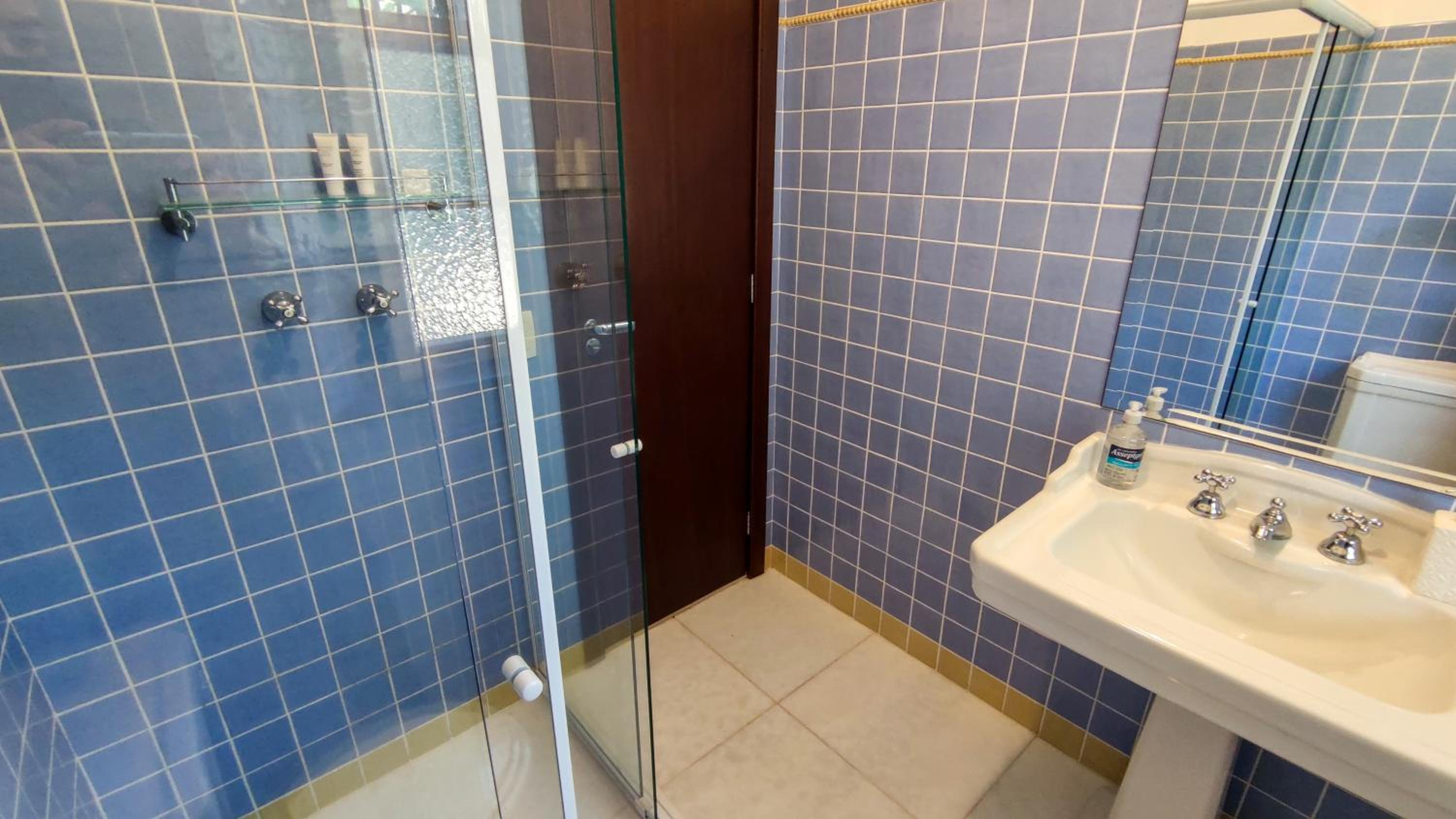 Double Room - Photo 5