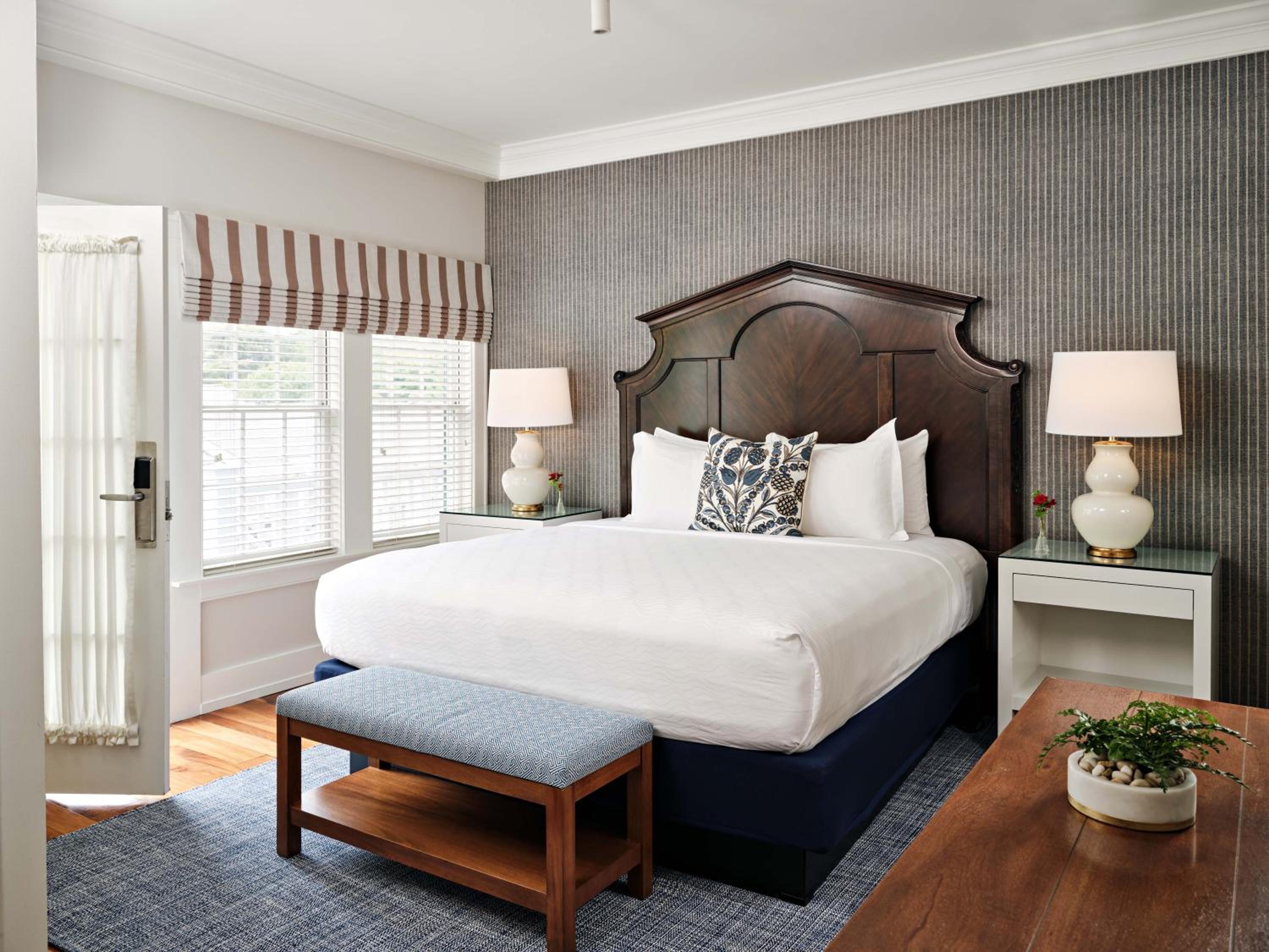 Captain Huxford 3 Bedroom Suite