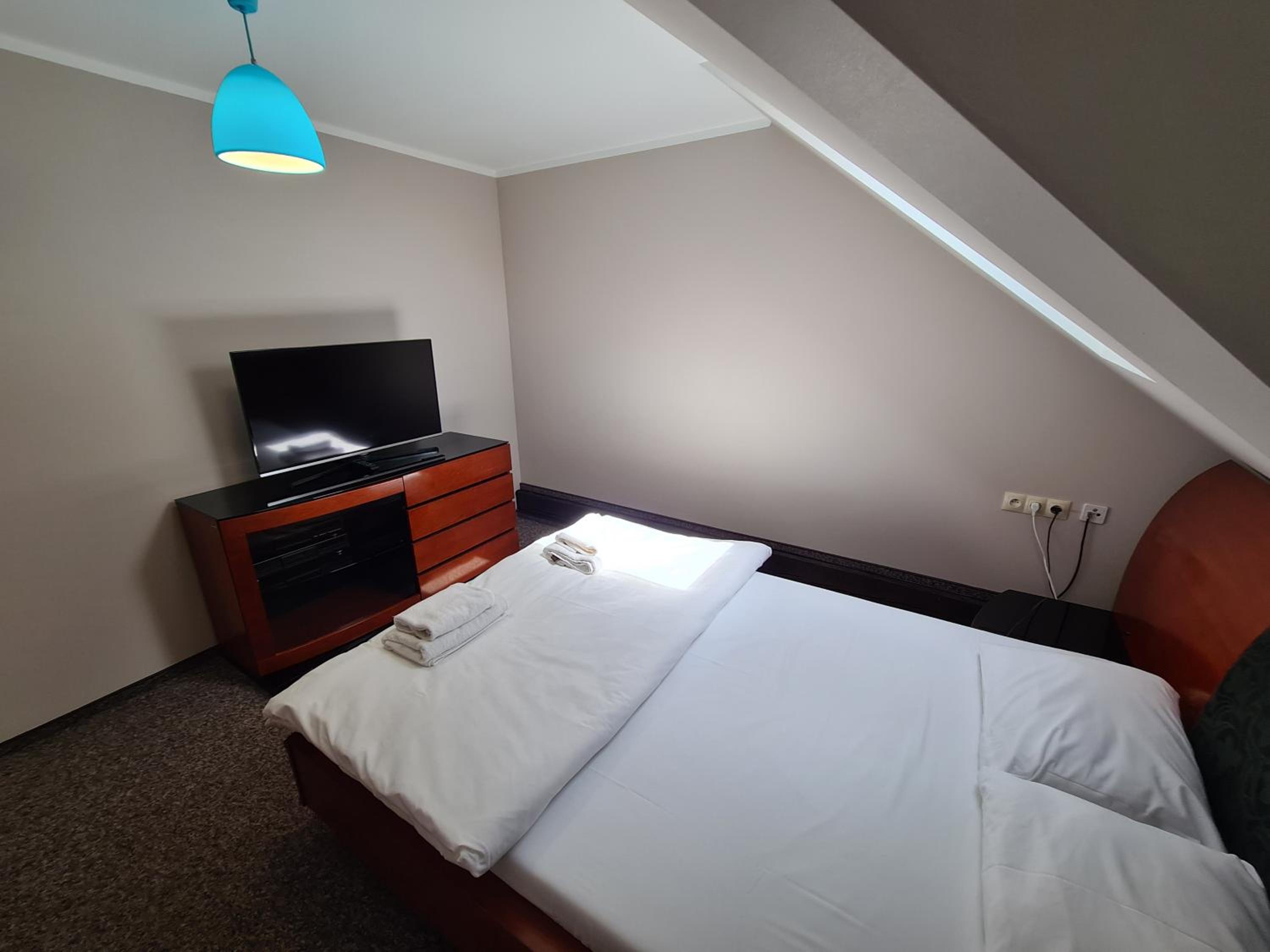 One-Bedroom Apartment - Photo 3