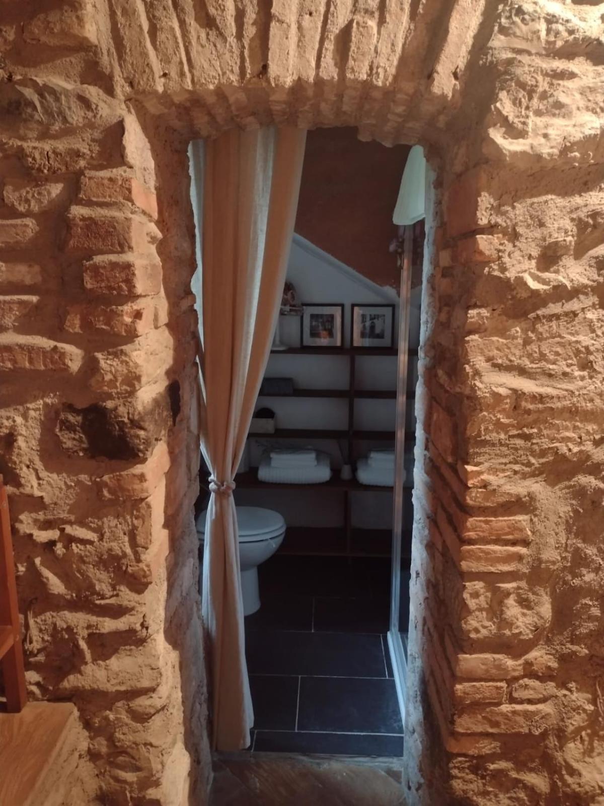 Double Room - Photo 7