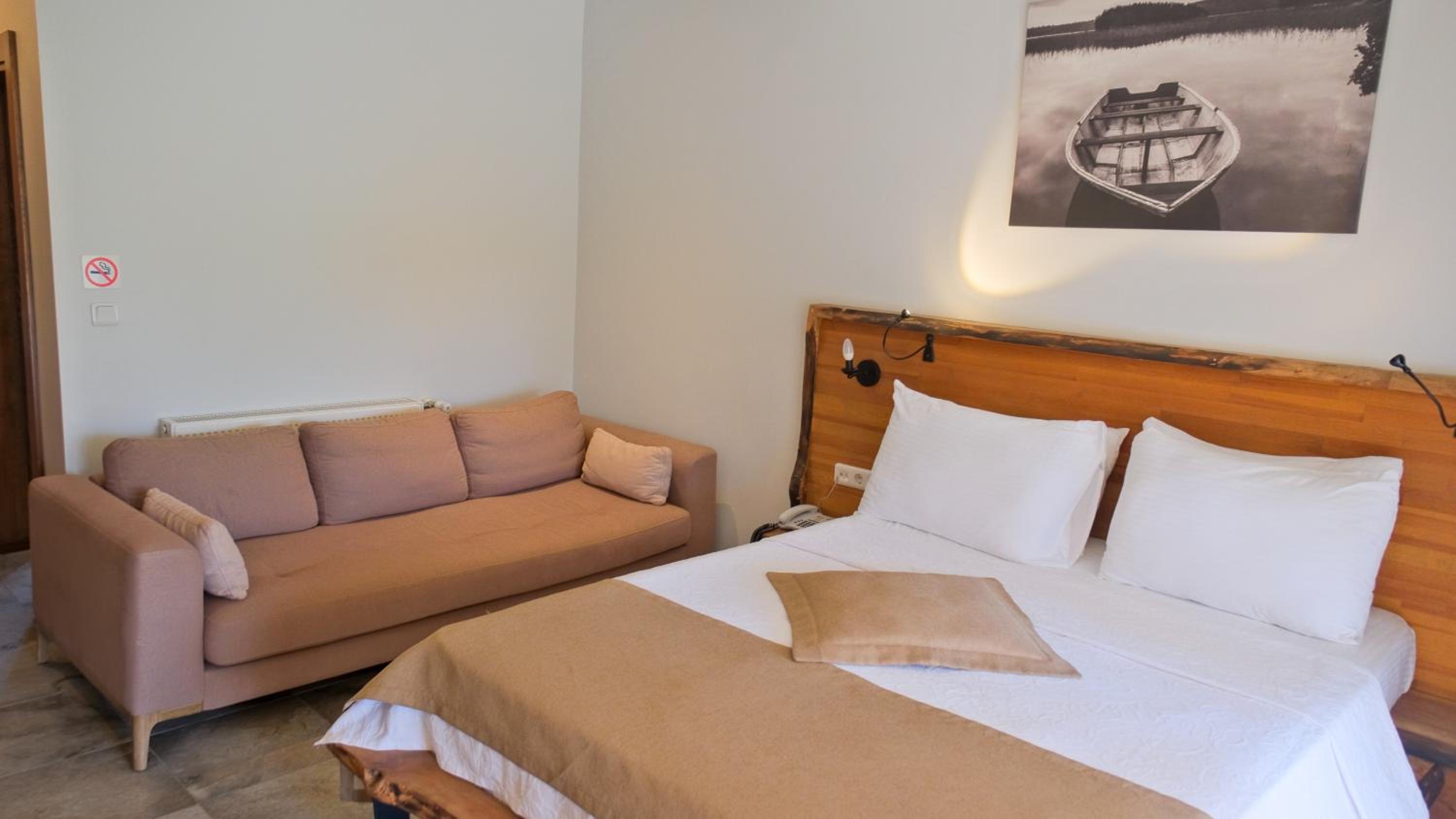 Deluxe Family Suite photo 2
