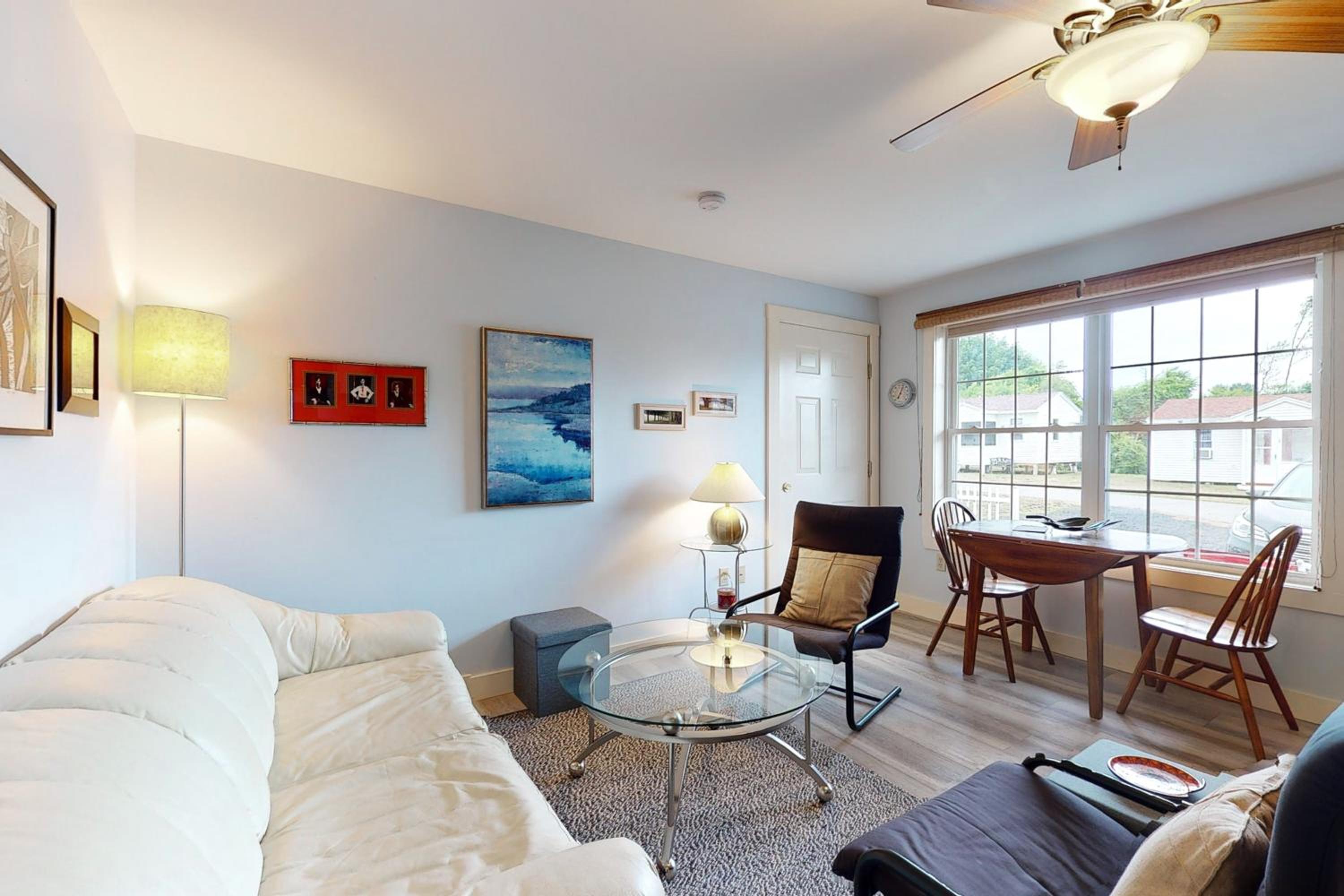 One-Bedroom Apartment photo 1