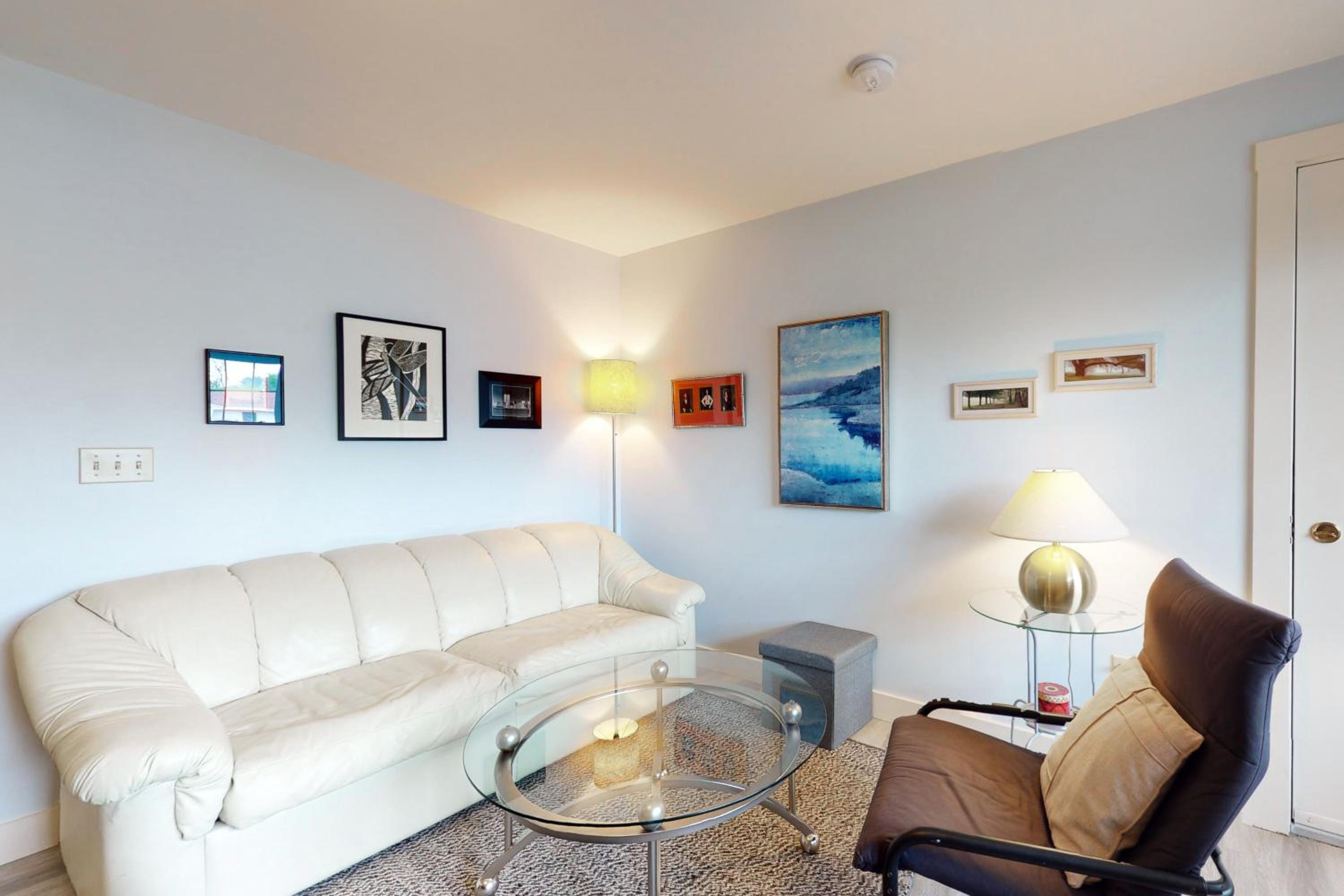 One-Bedroom Apartment photo 3