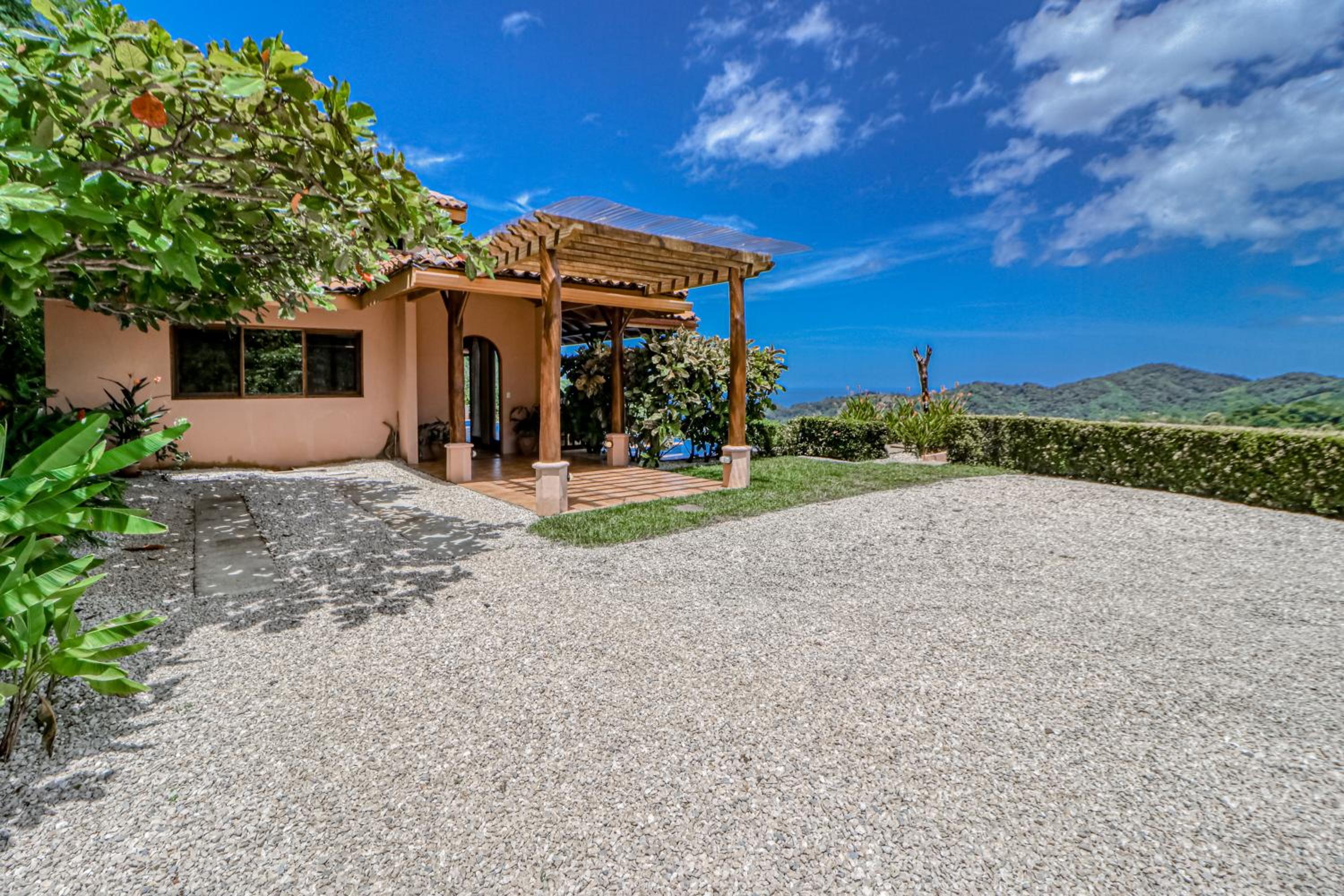 Three-Bedroom Vacation Home  photo 3