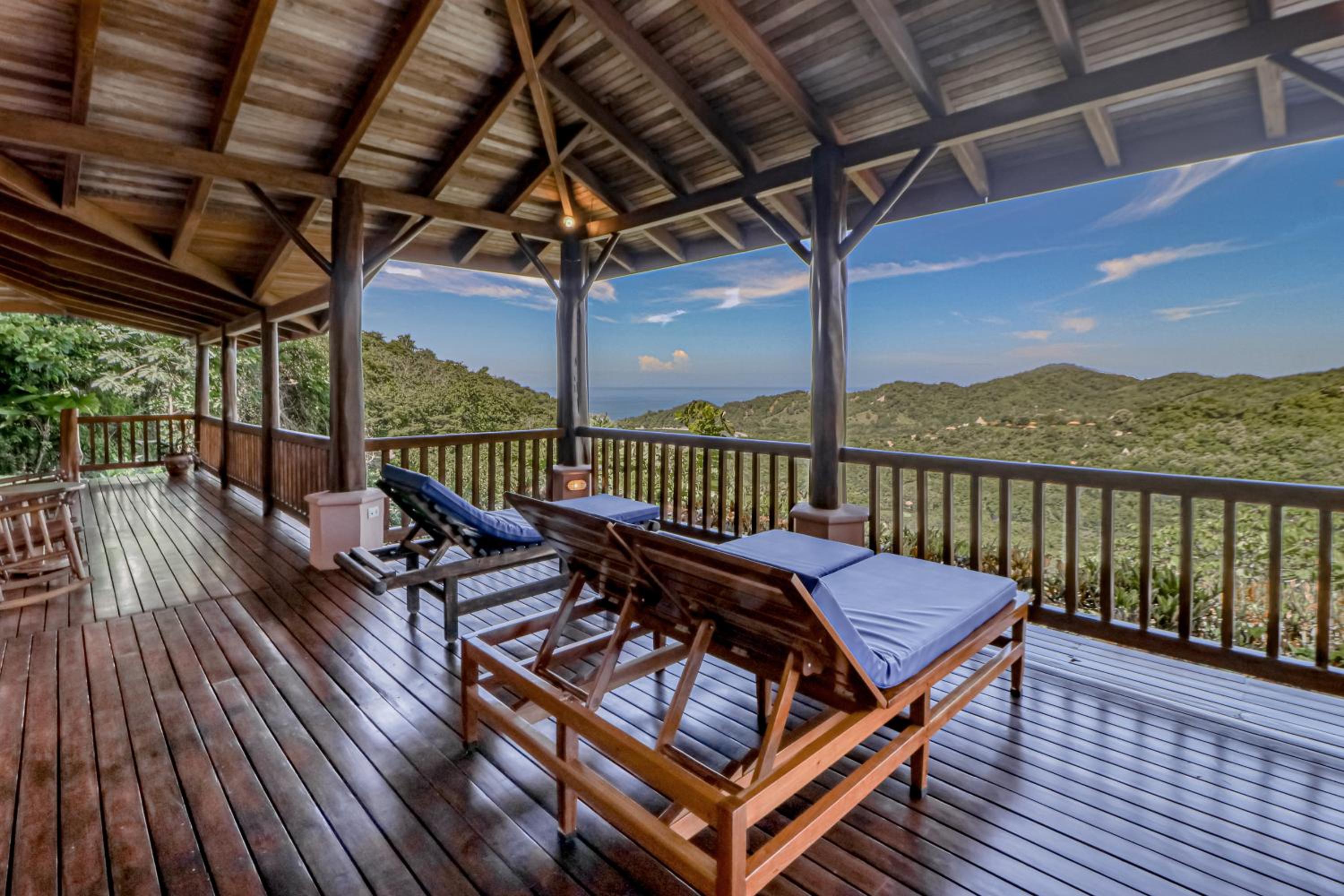 Three-Bedroom Vacation Home  photo 2
