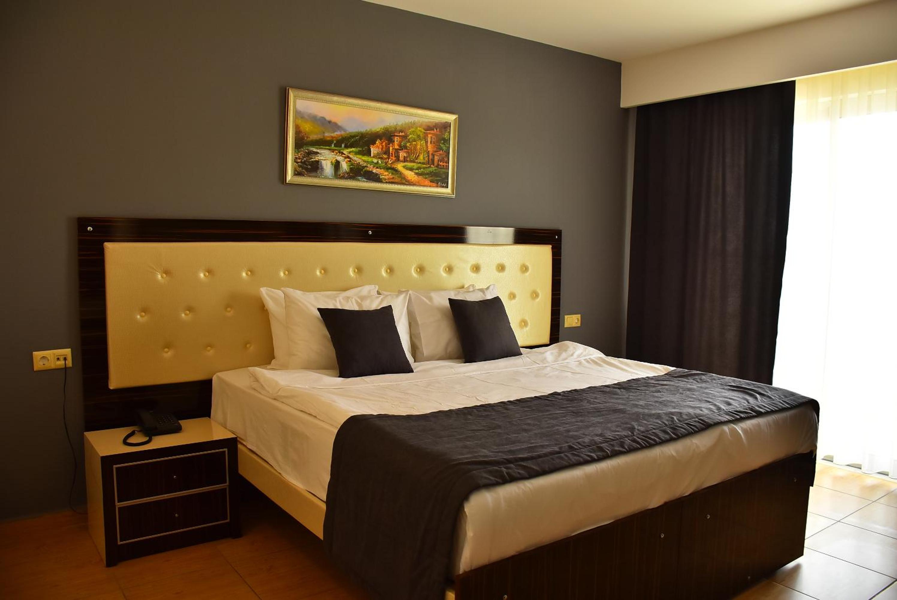 Queen Room with Balcony