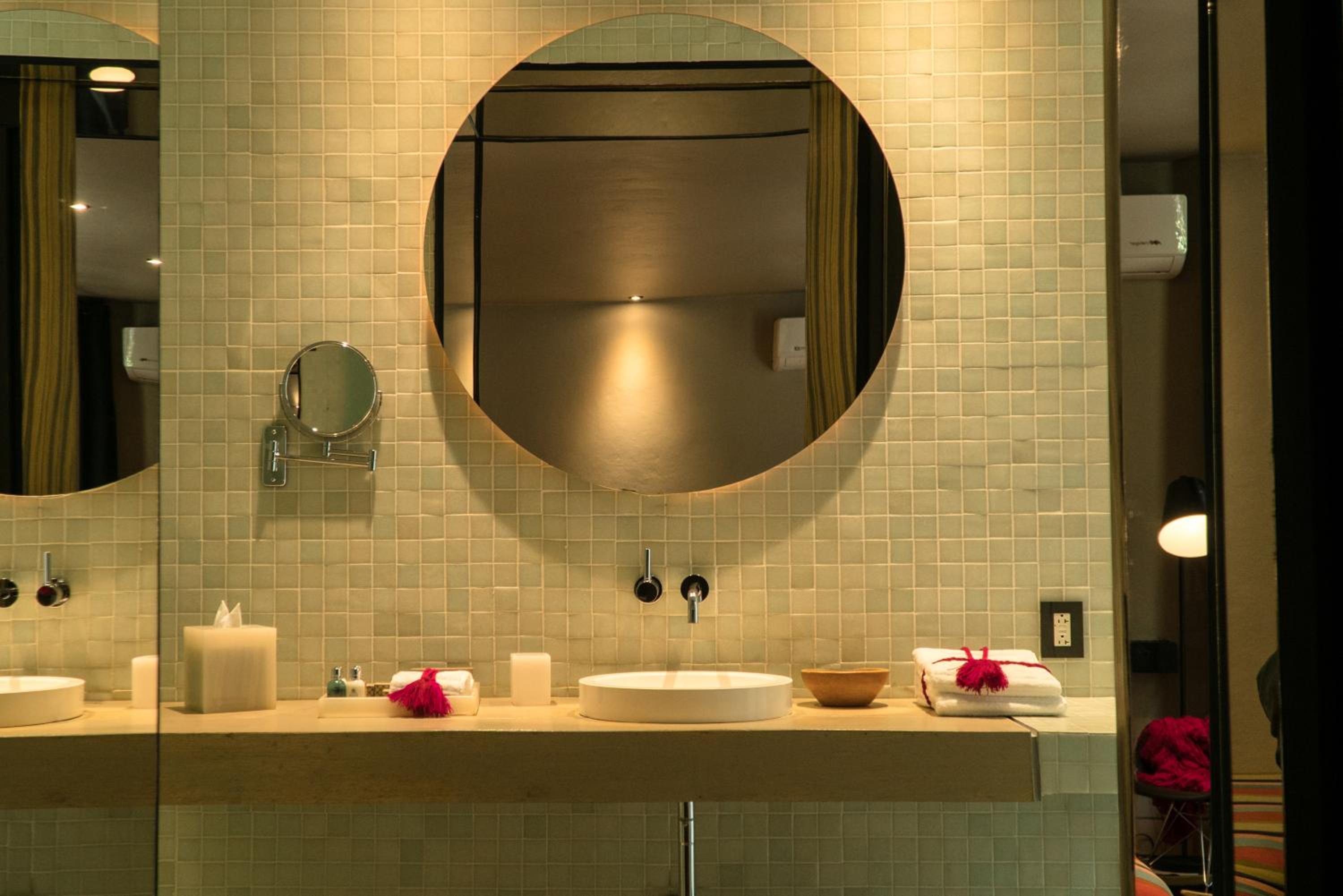 Executive Suite - Photo 4