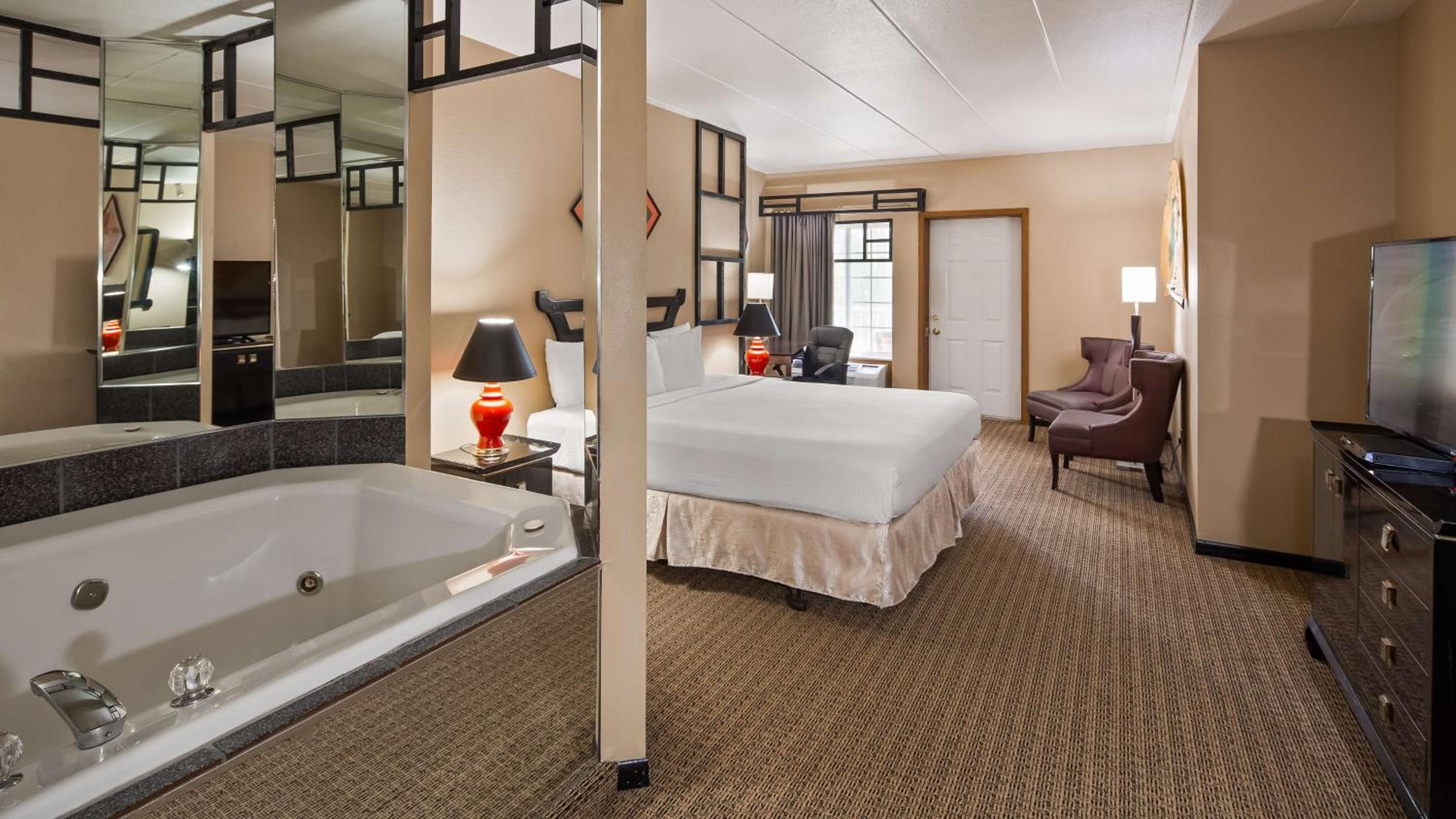 Deluxe King Room with Balcony photo 1