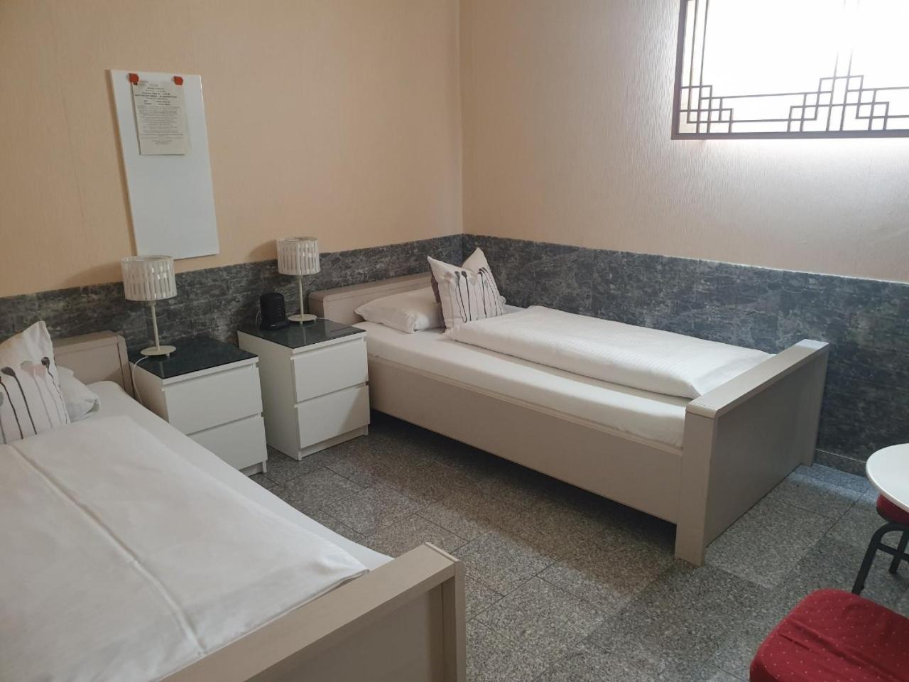 Twin Room - Photo 2