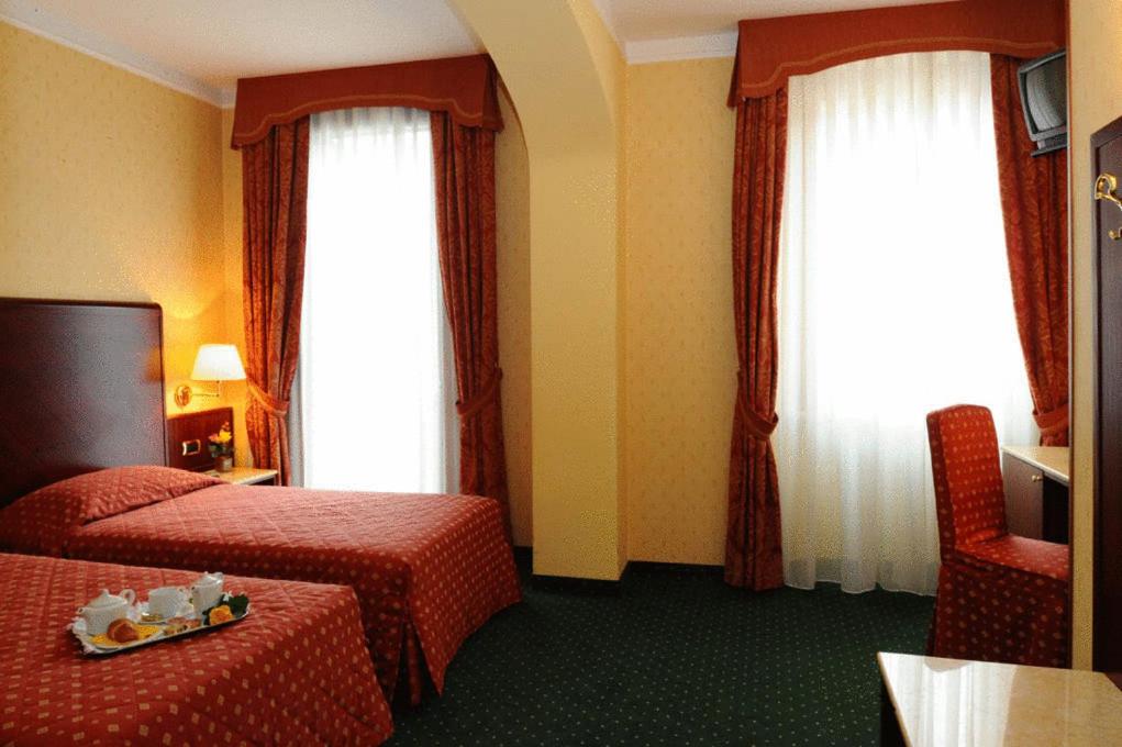 Standard Twin Room - Photo 5