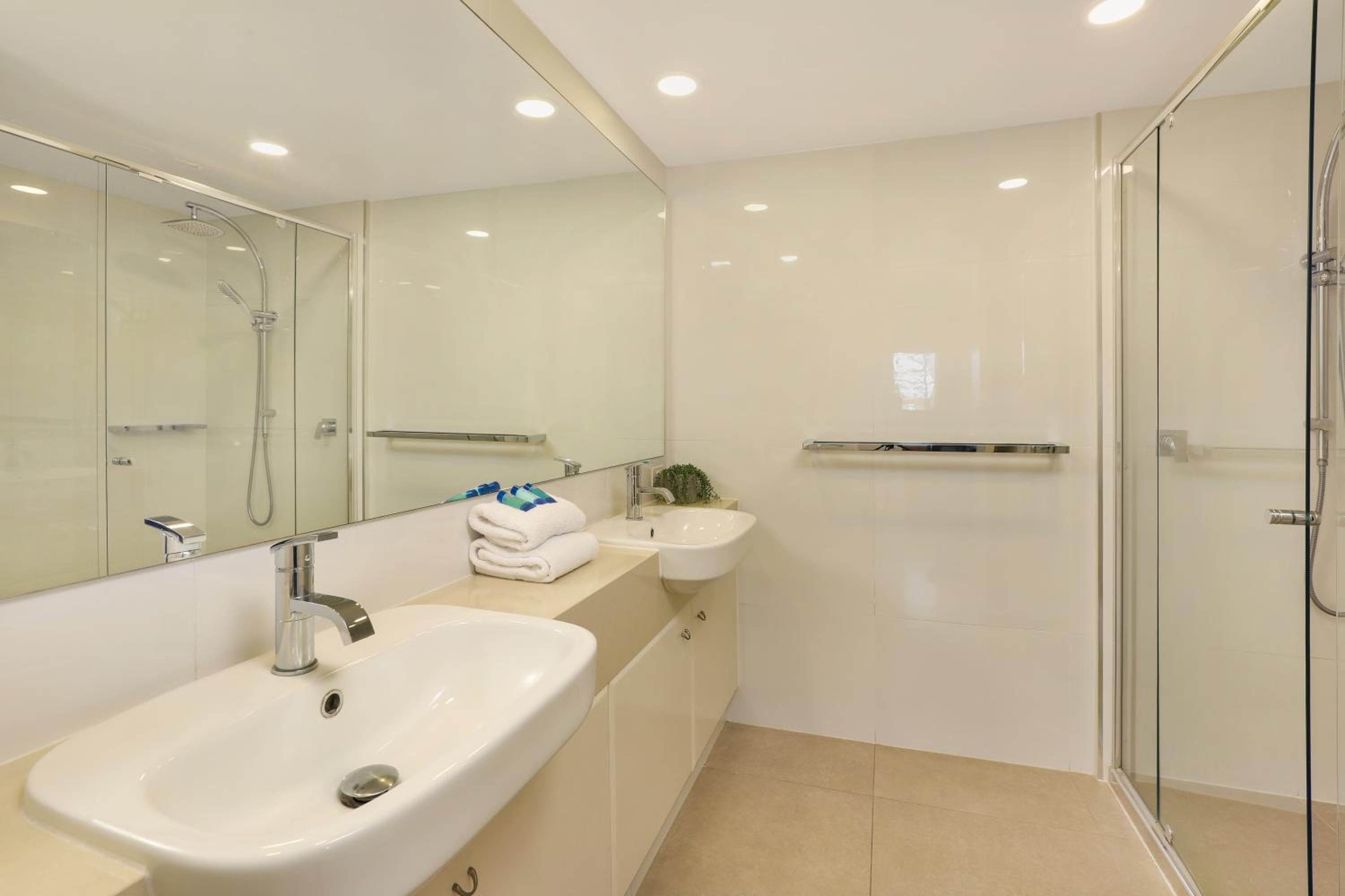Two-Bedroom Apartment with Sea View photo 2