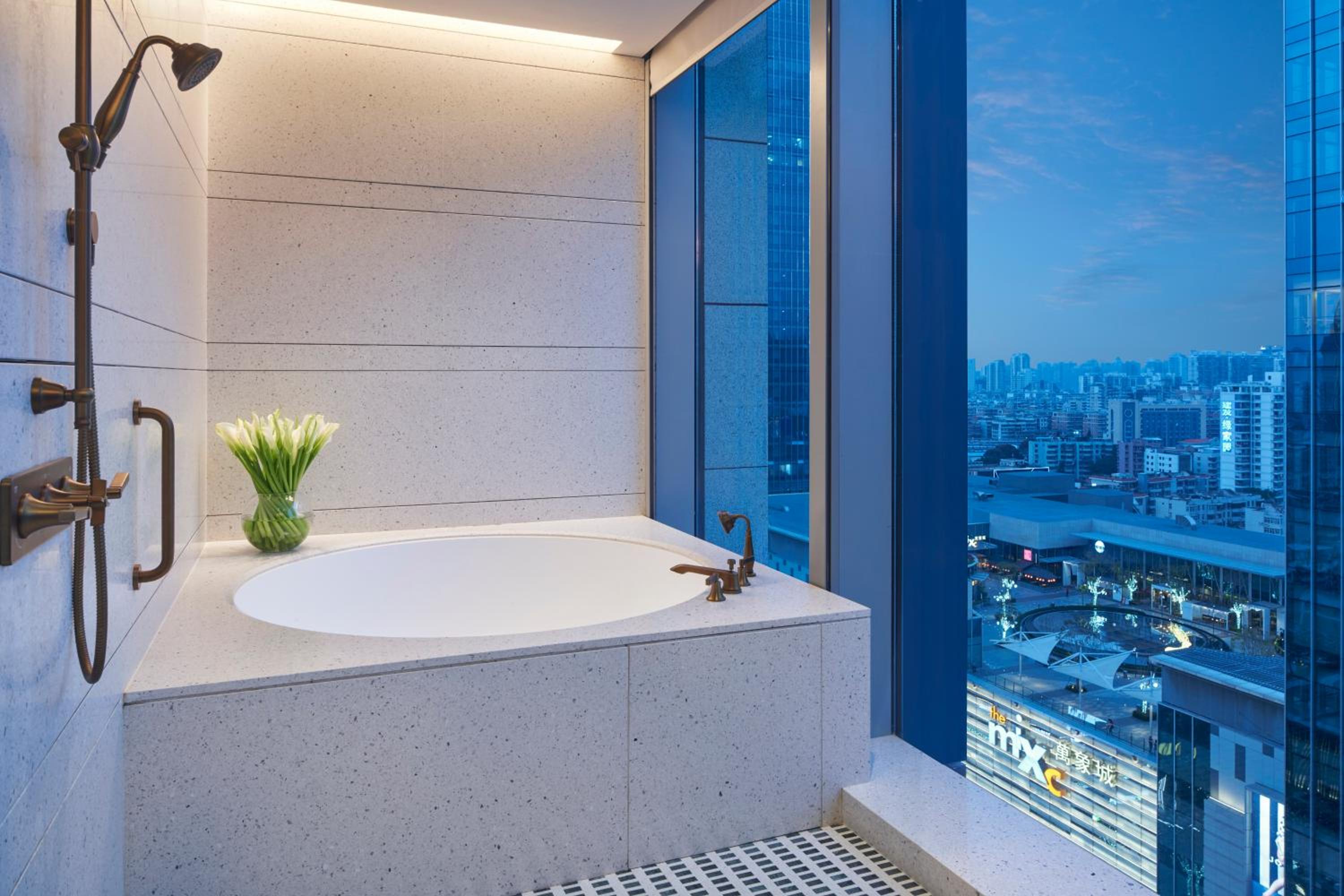 Premium King Room - Photo 2