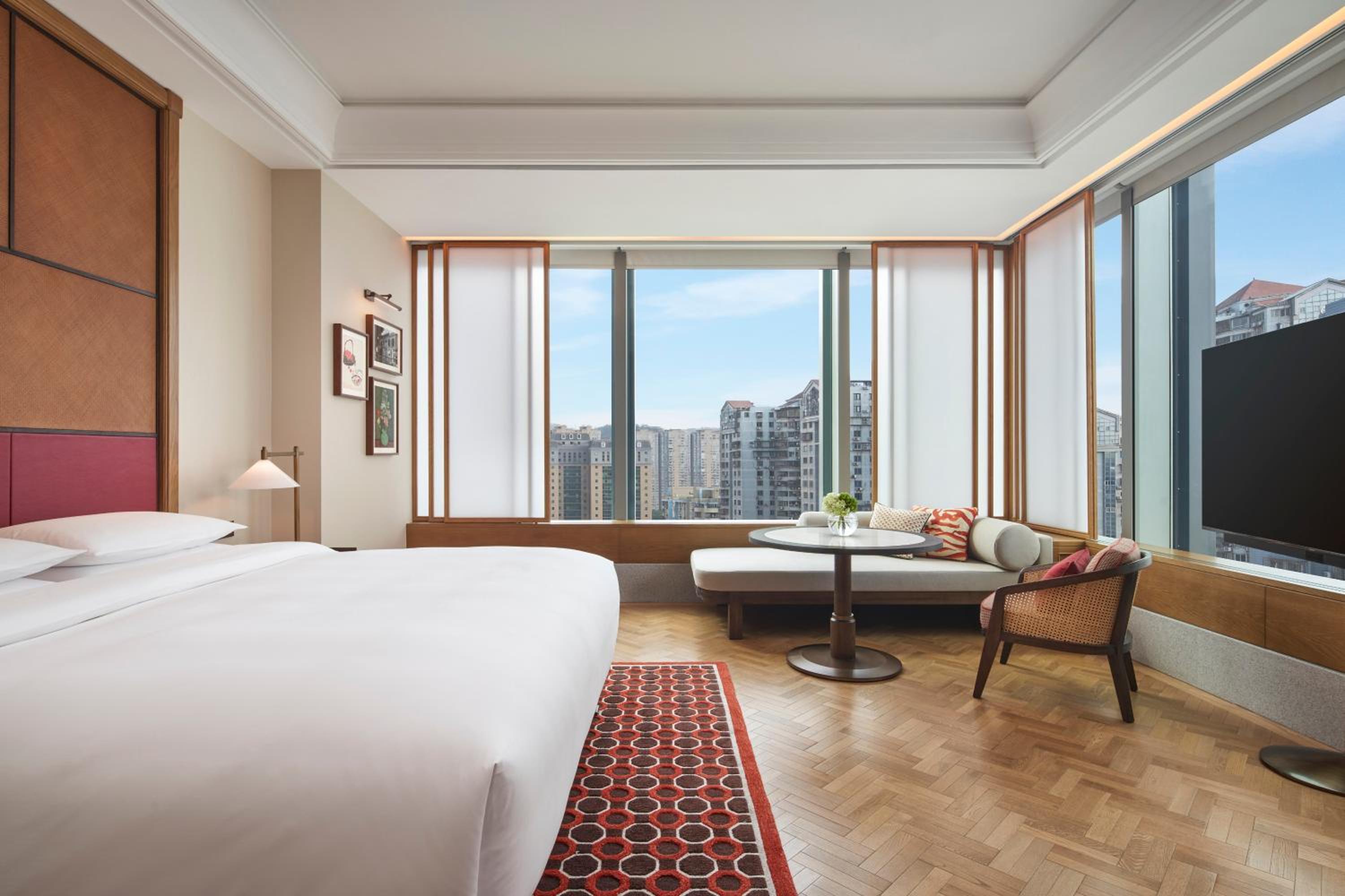 Premium King Room - Photo 5