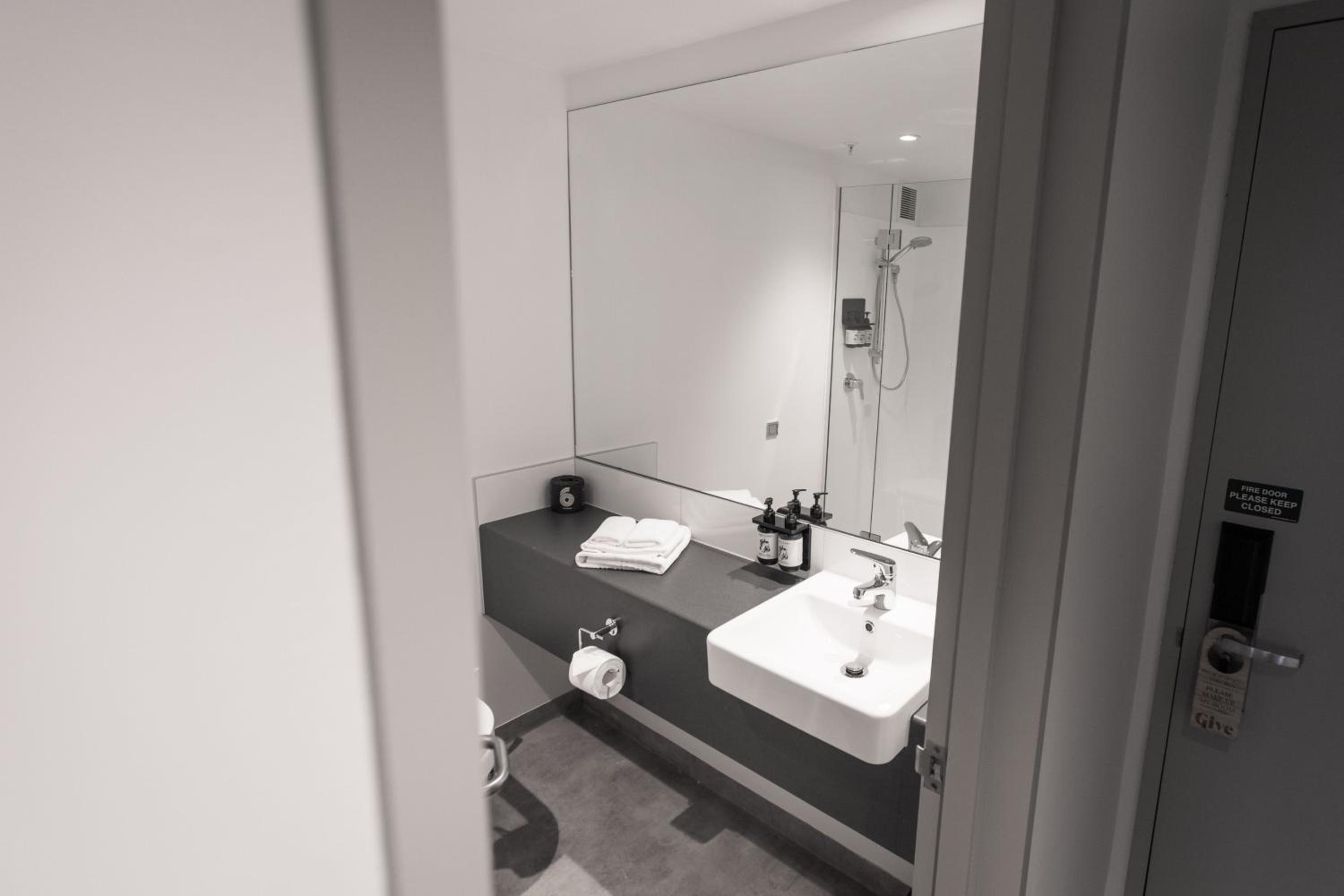 Deluxe Twin Room - Photo 7