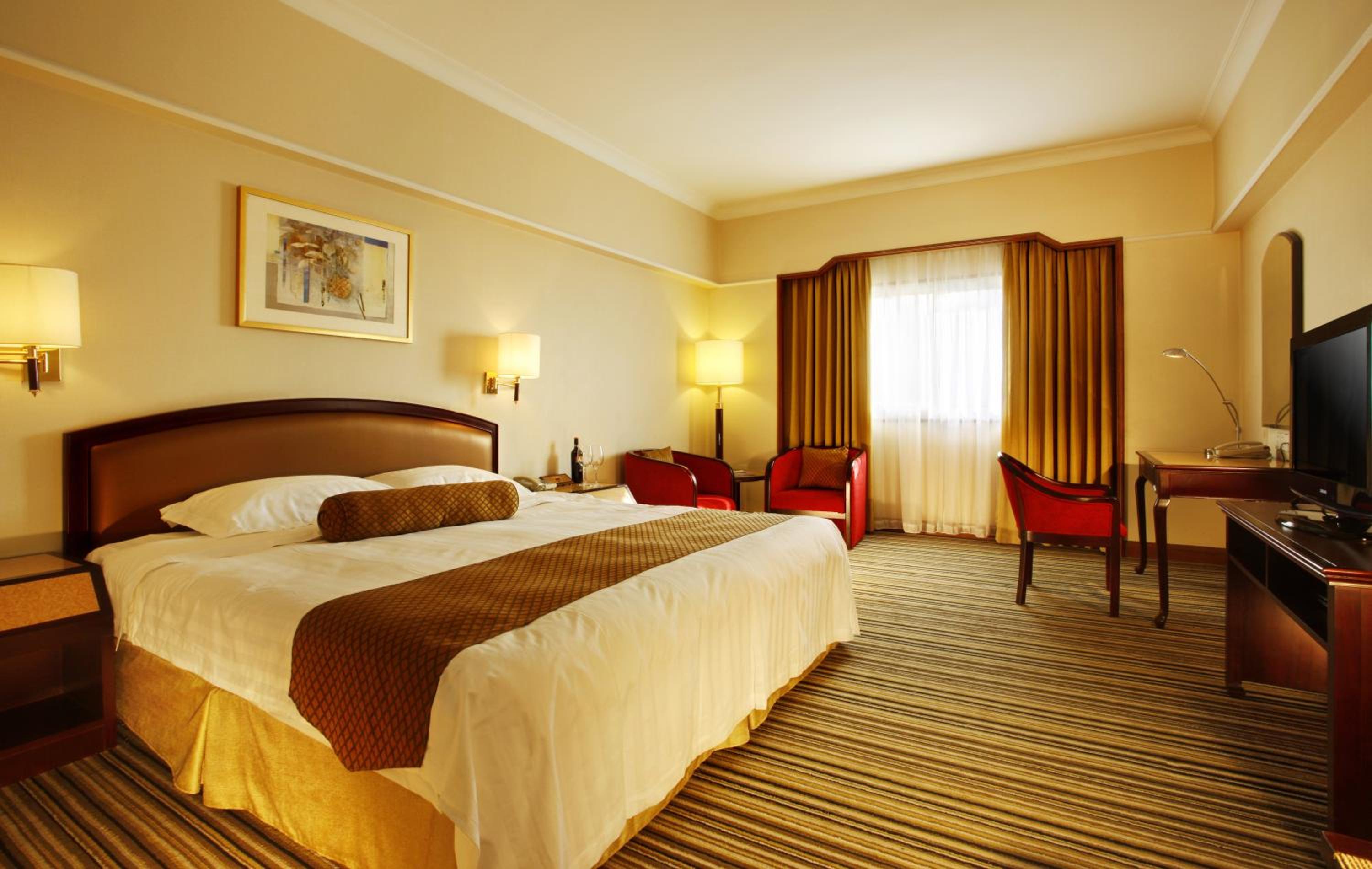 Standard King Room - Photo 5