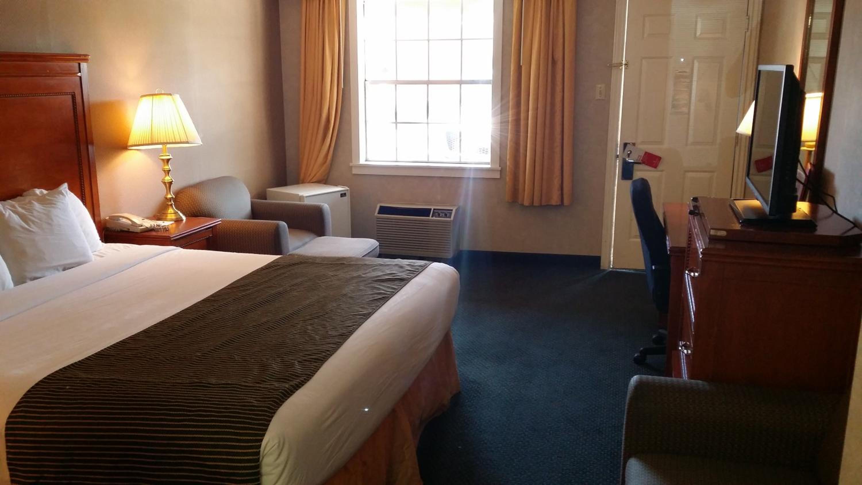 Queen Room with Two Queen Beds - Mobility Access/Non-Smoking - Photo 3