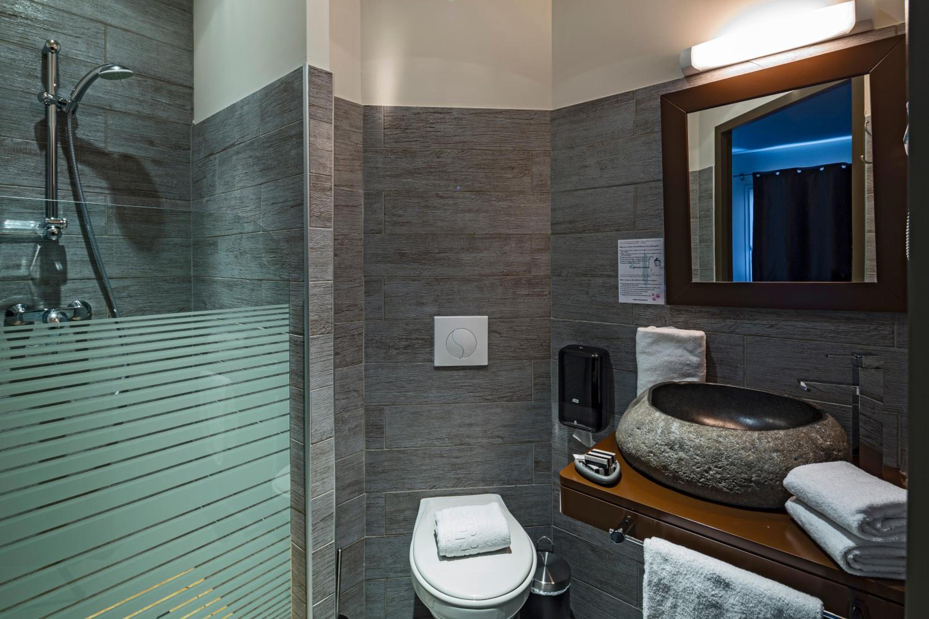 Twin Room - Photo 2