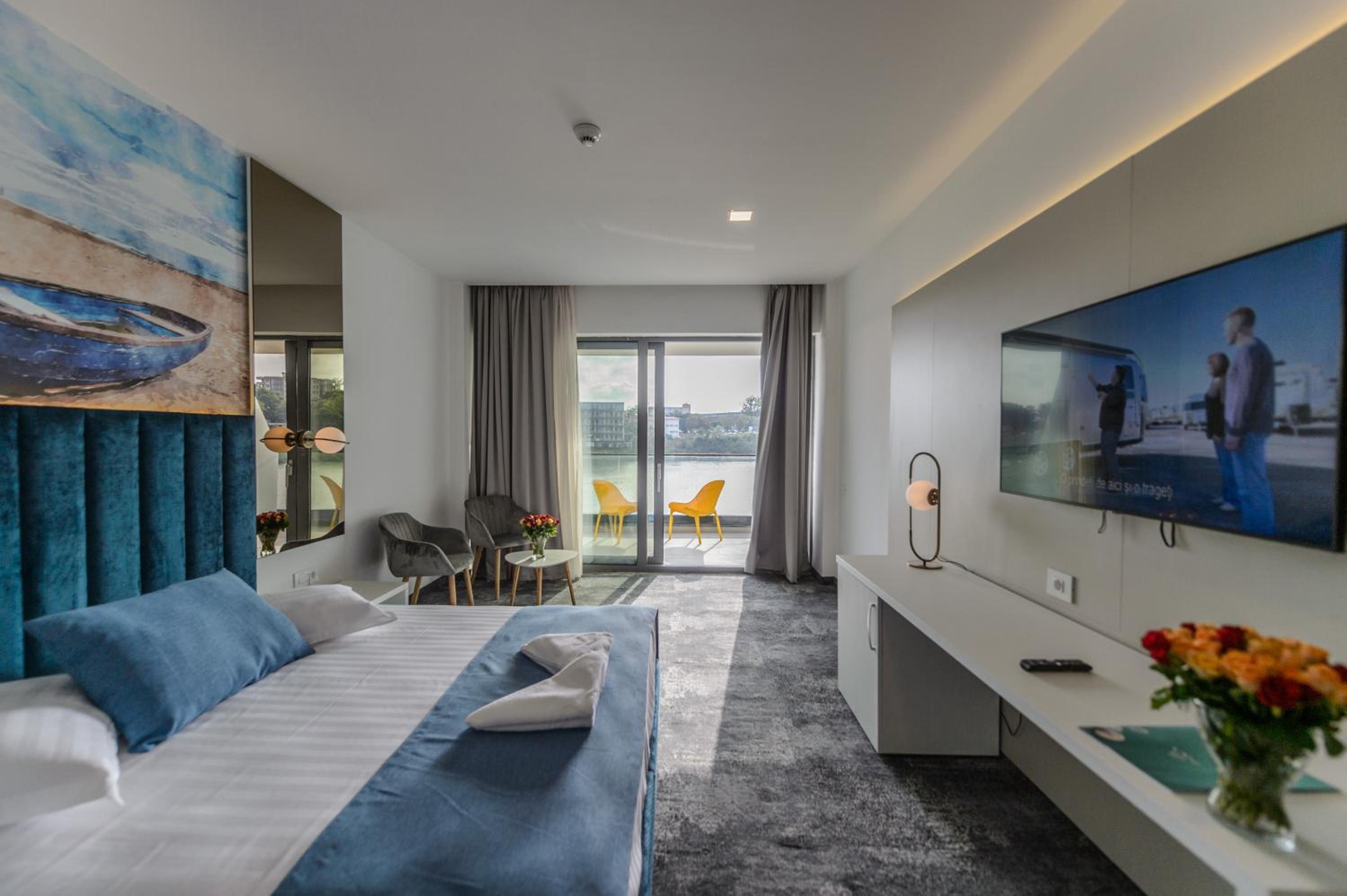 Double or Twin Room with Lake View