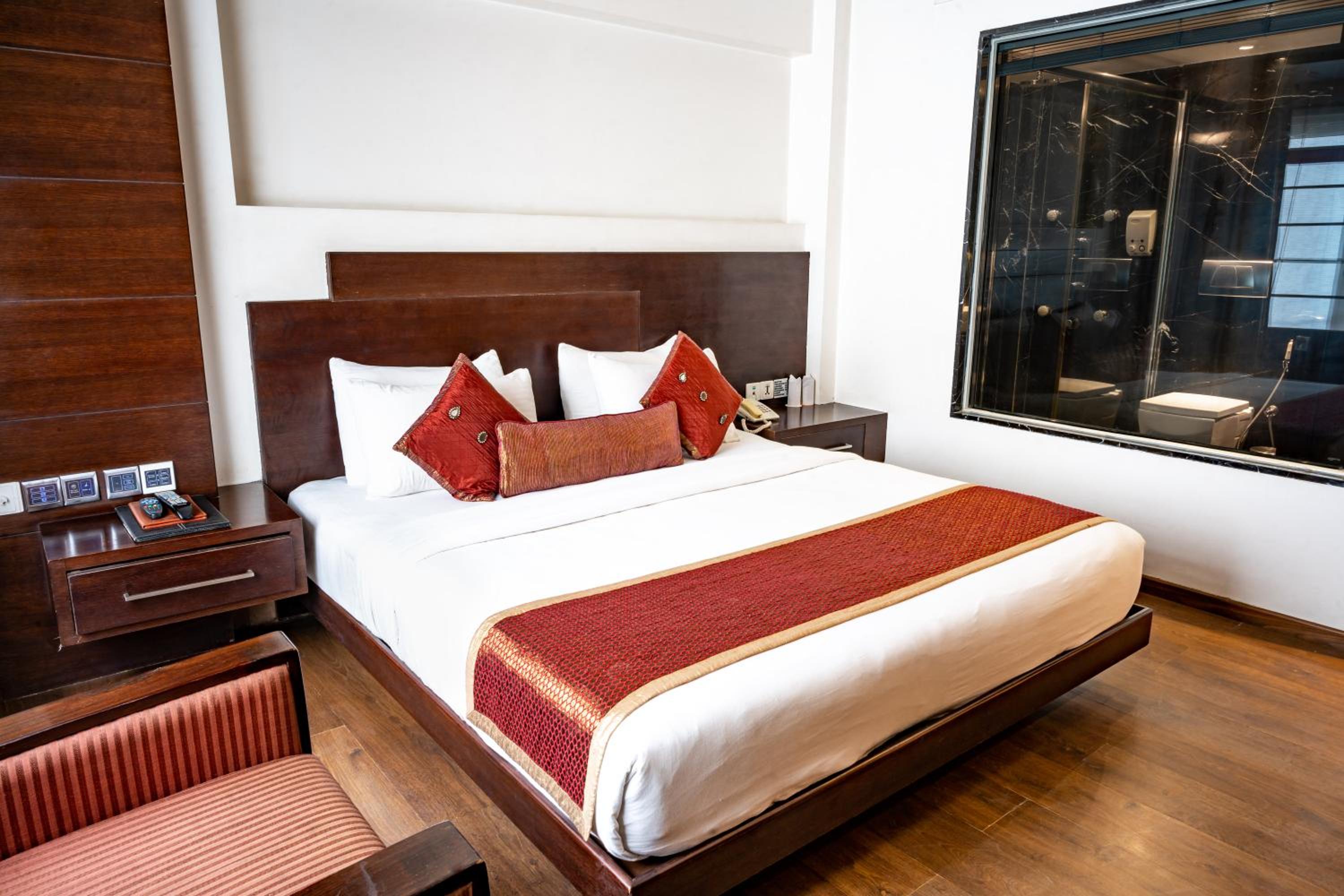 Premier Studio With Air-purifier, Window & Free Airport Pick-up, photo 6