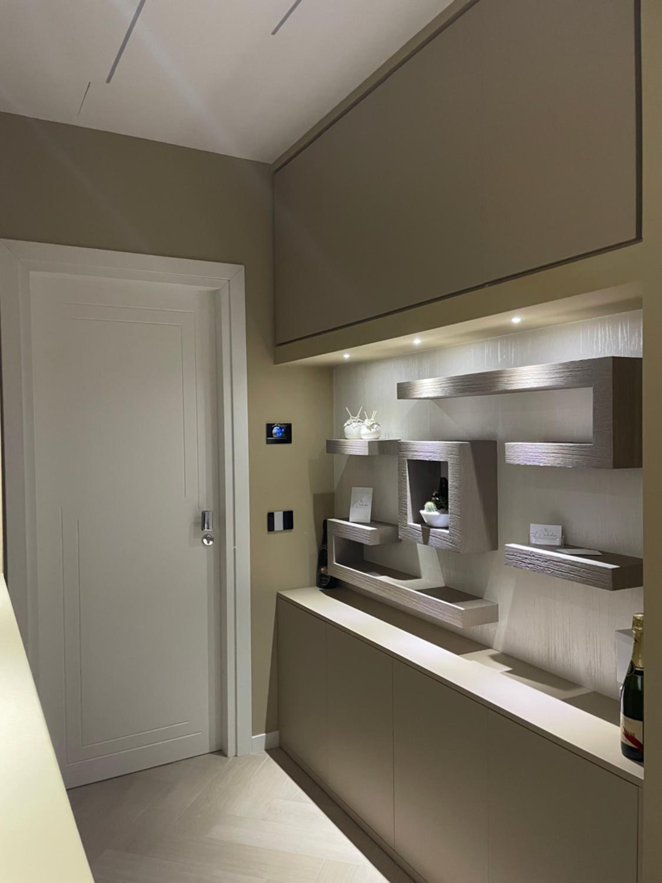 Queen Room with Balcony - Photo 12