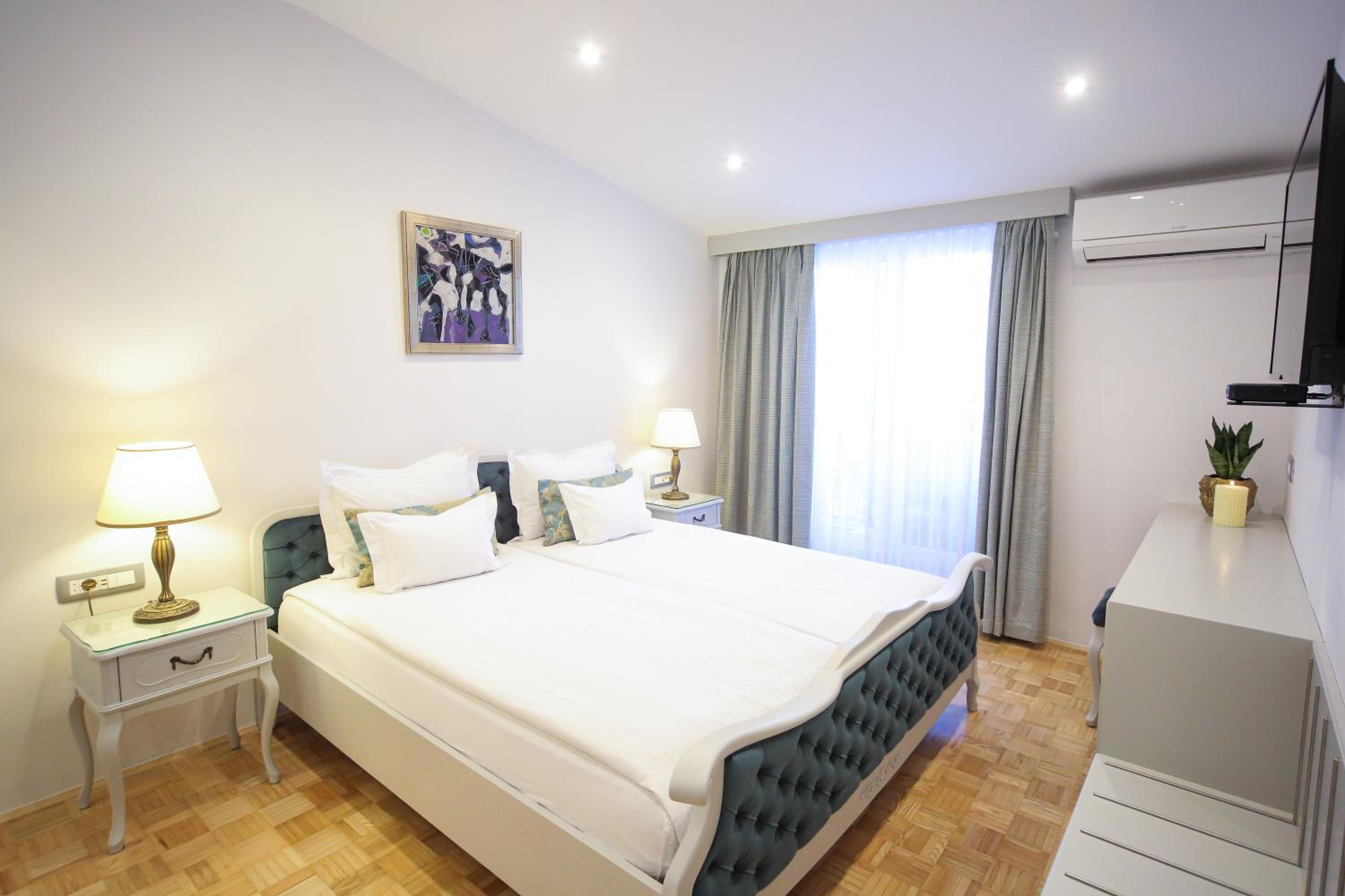 Two-Bedroom Apartment (4-5 Adults) photo 1