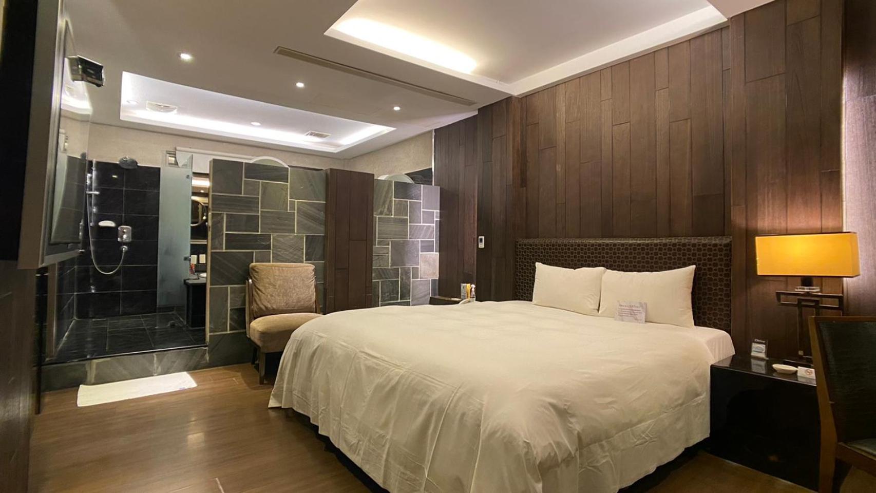 Budget Double Room - No Garage photo 2